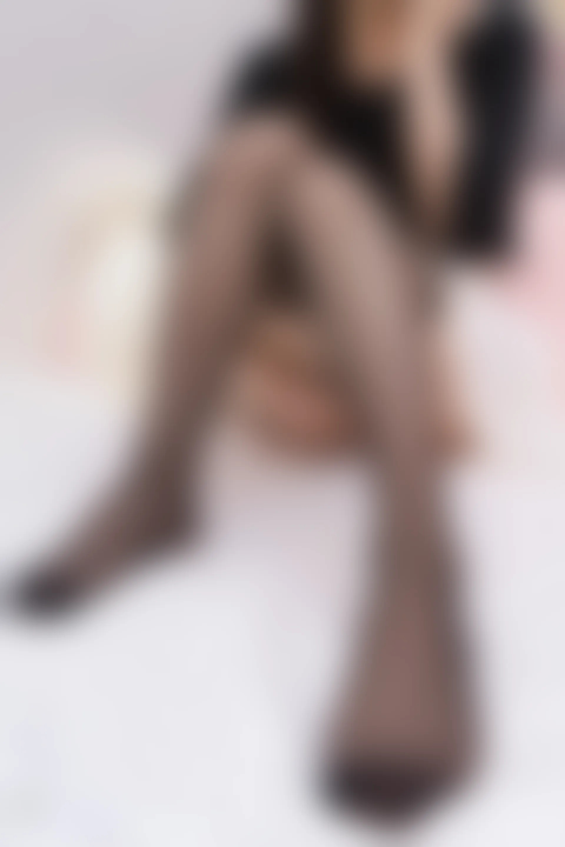 C09.003 黑丝白裙 [40P-254MB]
