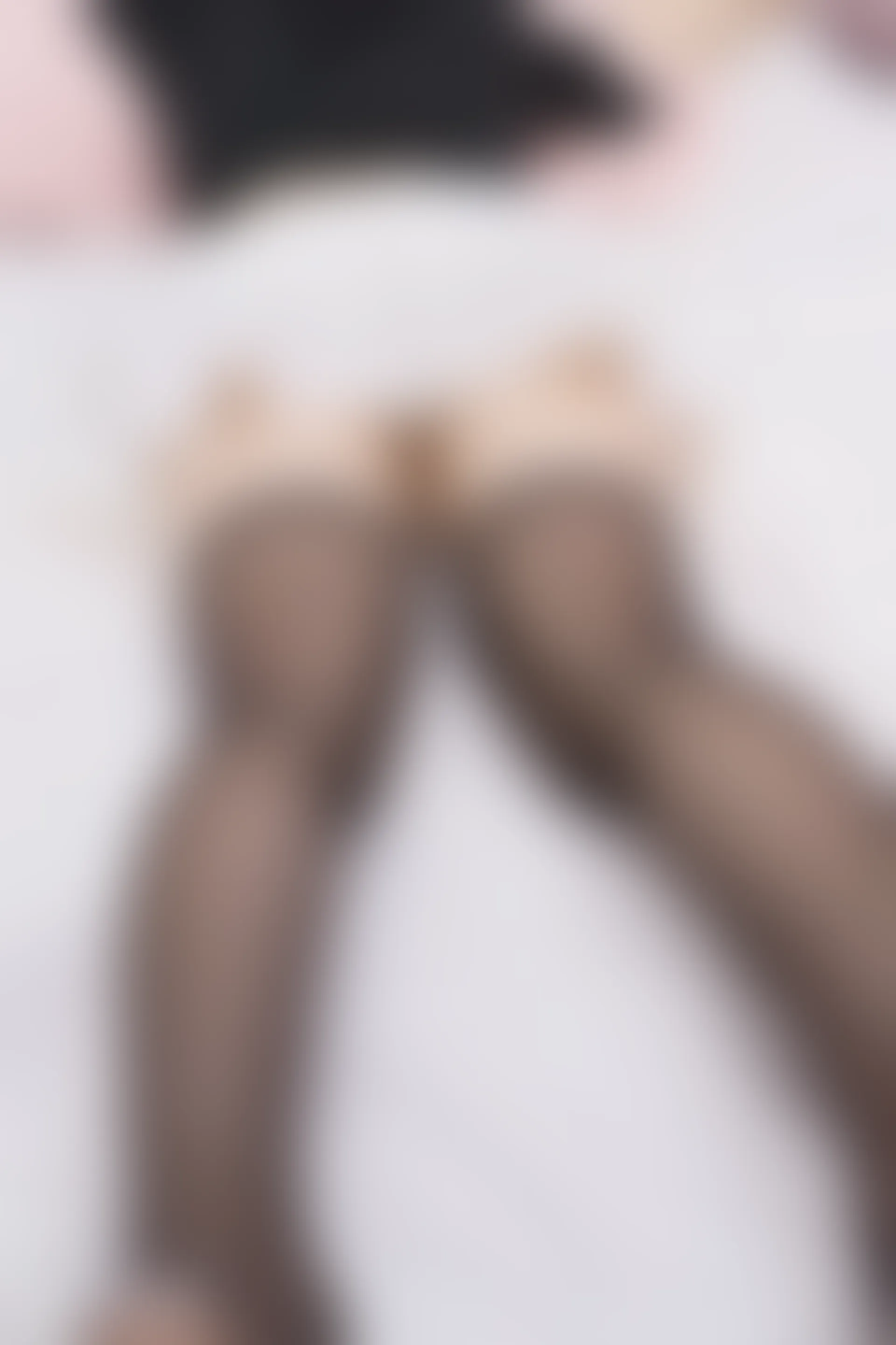 C09.003 黑丝白裙 [40P-254MB]