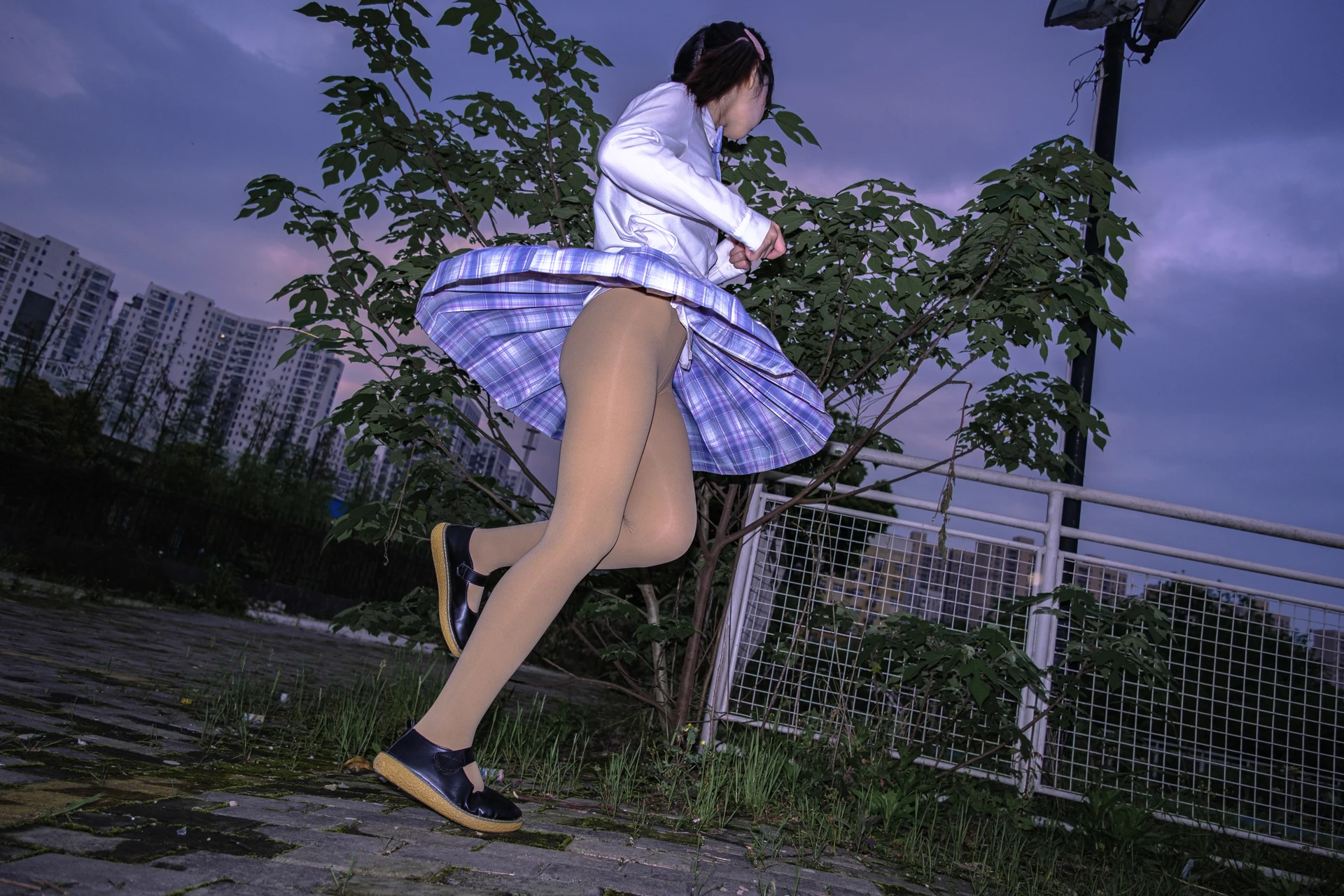 森萝财团 月下-01 小夜 双马尾JK肉丝 300D 真空 [76P-988MB]