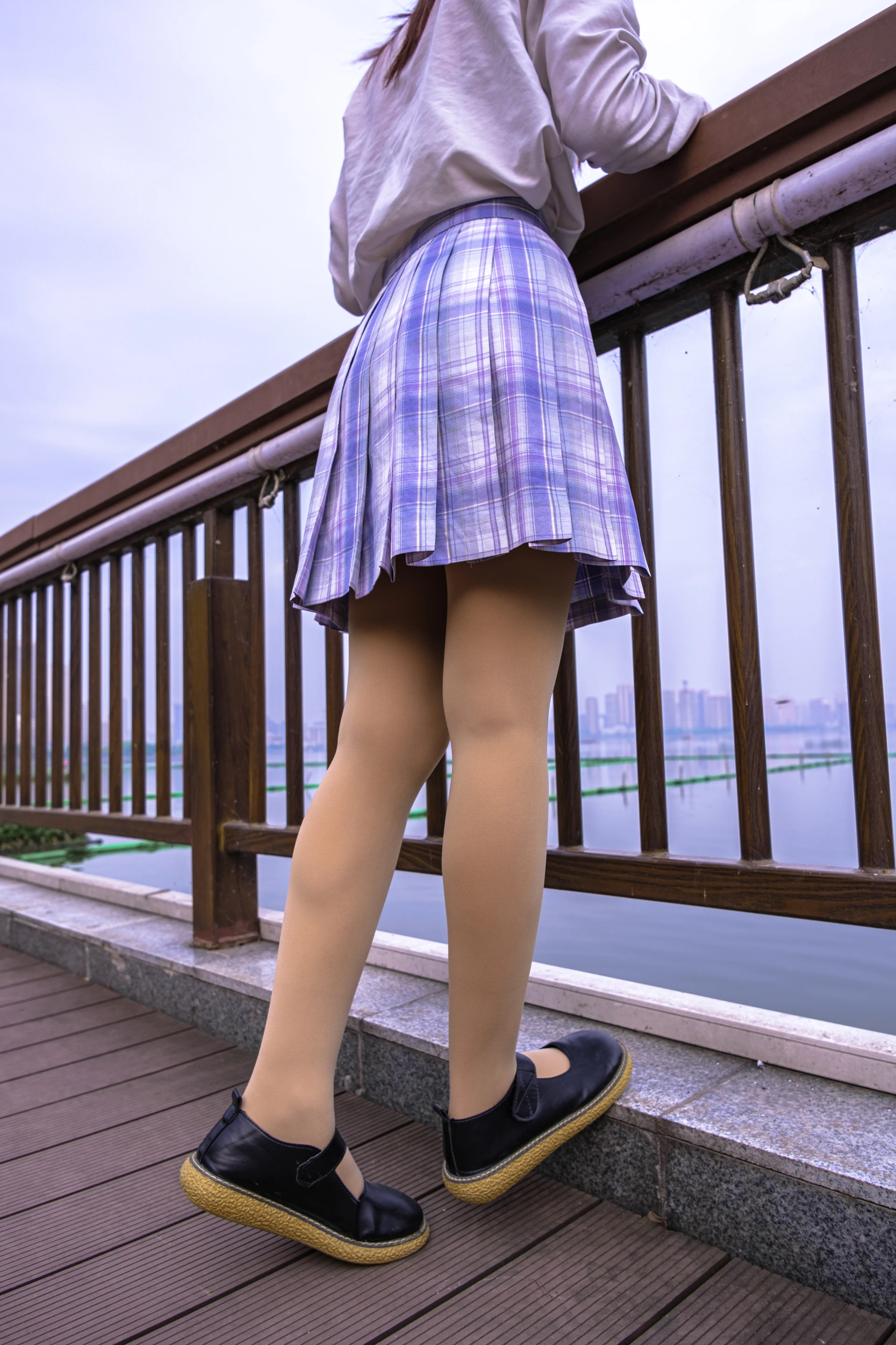 森萝财团 月下-01 小夜 双马尾JK肉丝 300D 真空 [76P-988MB]