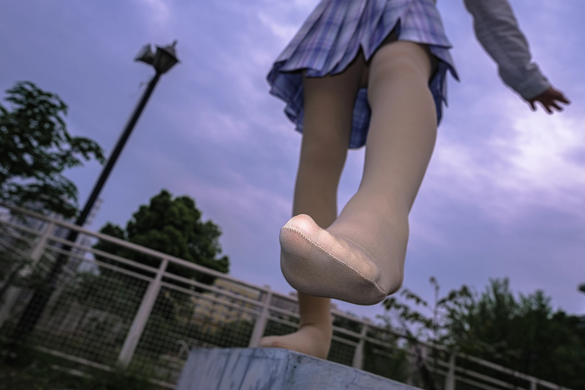 森萝财团 月下-01 小夜 双马尾JK肉丝 300D 真空 [76P-988MB]