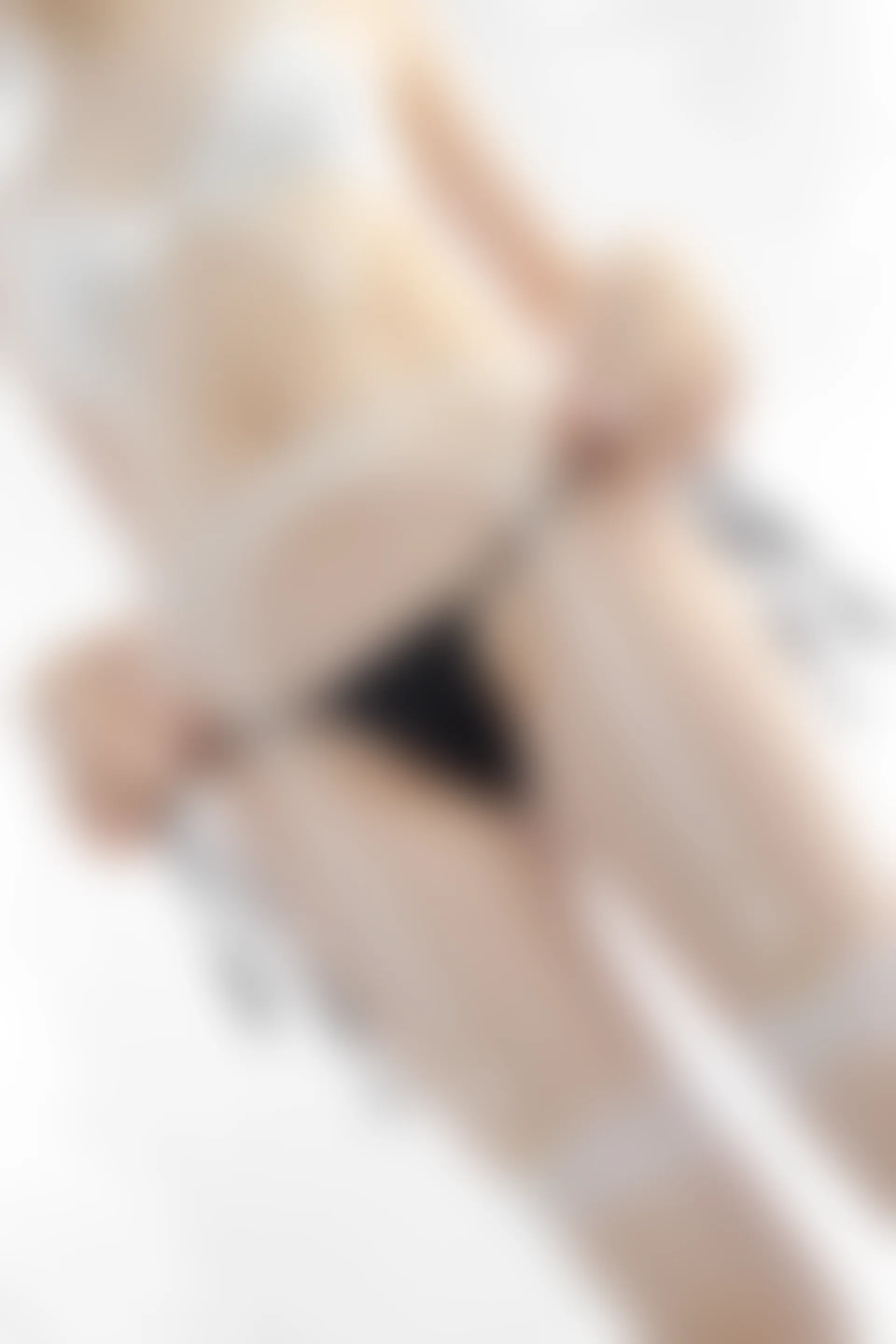 森萝财团 内部 Aika 精油女仆 白丝网袜 [73P2V-10.2GB]
