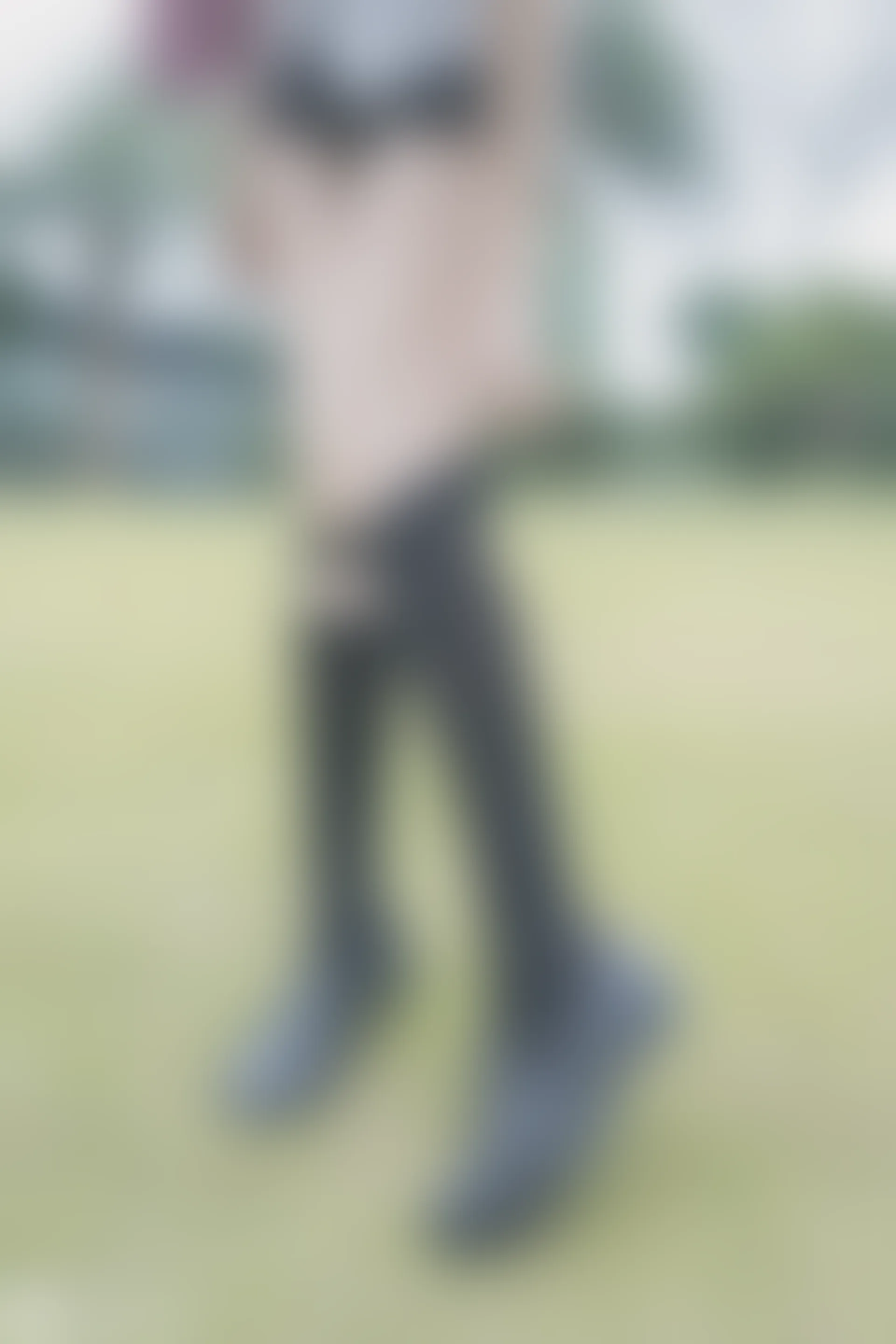 C26.002 草坪上的小细腿 [40P-116MB]