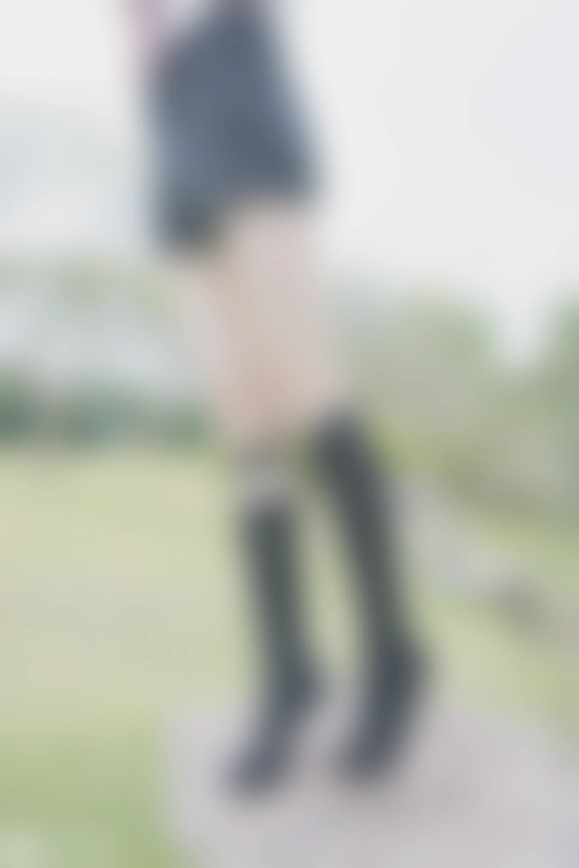 C26.002 草坪上的小细腿 [40P-116MB]