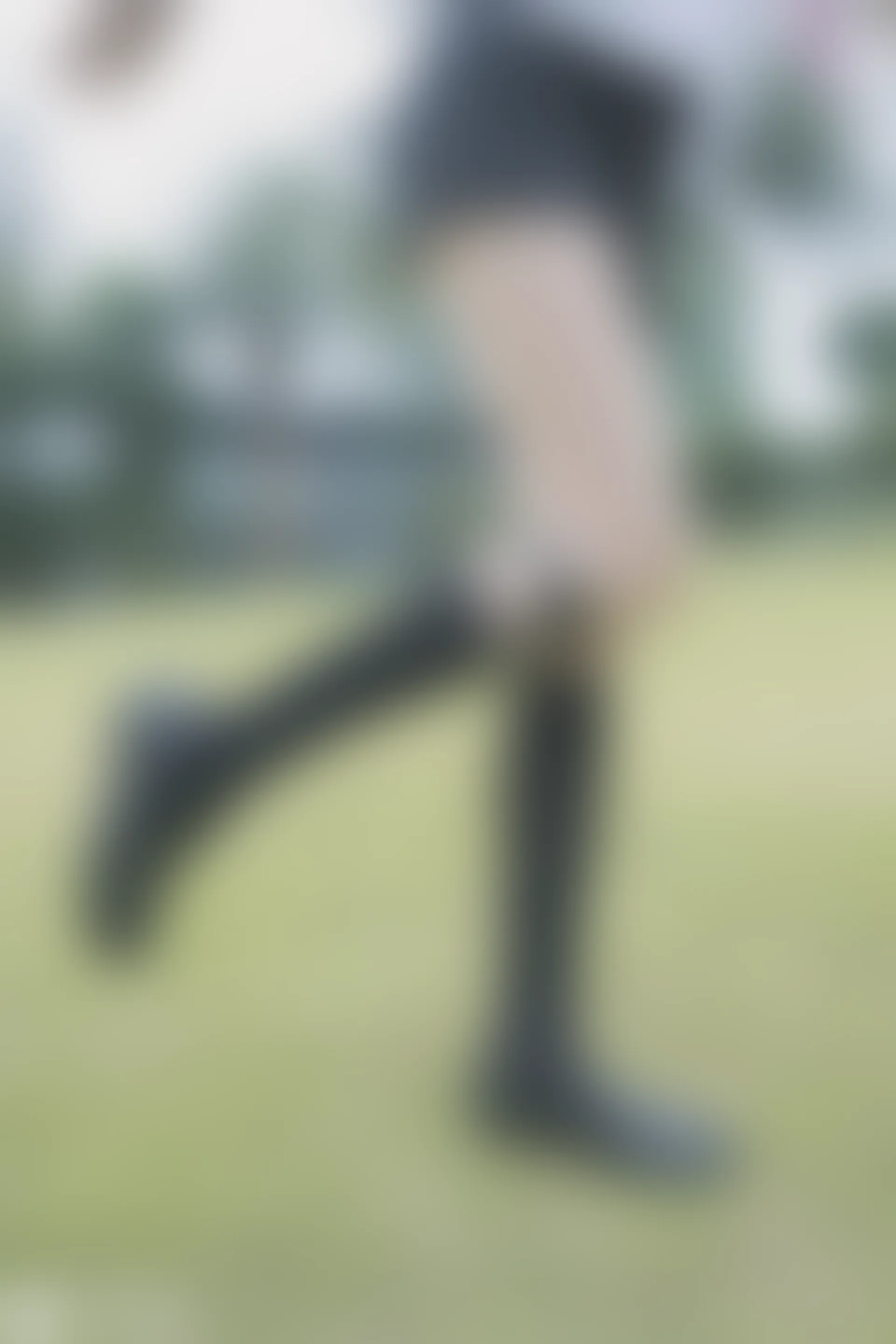 C26.002 草坪上的小细腿 [40P-116MB]