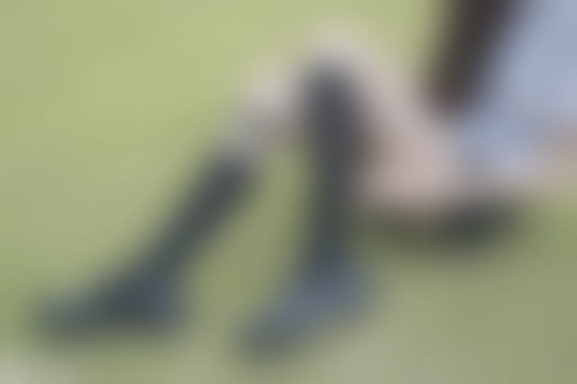 C26.002 草坪上的小细腿 [40P-116MB]