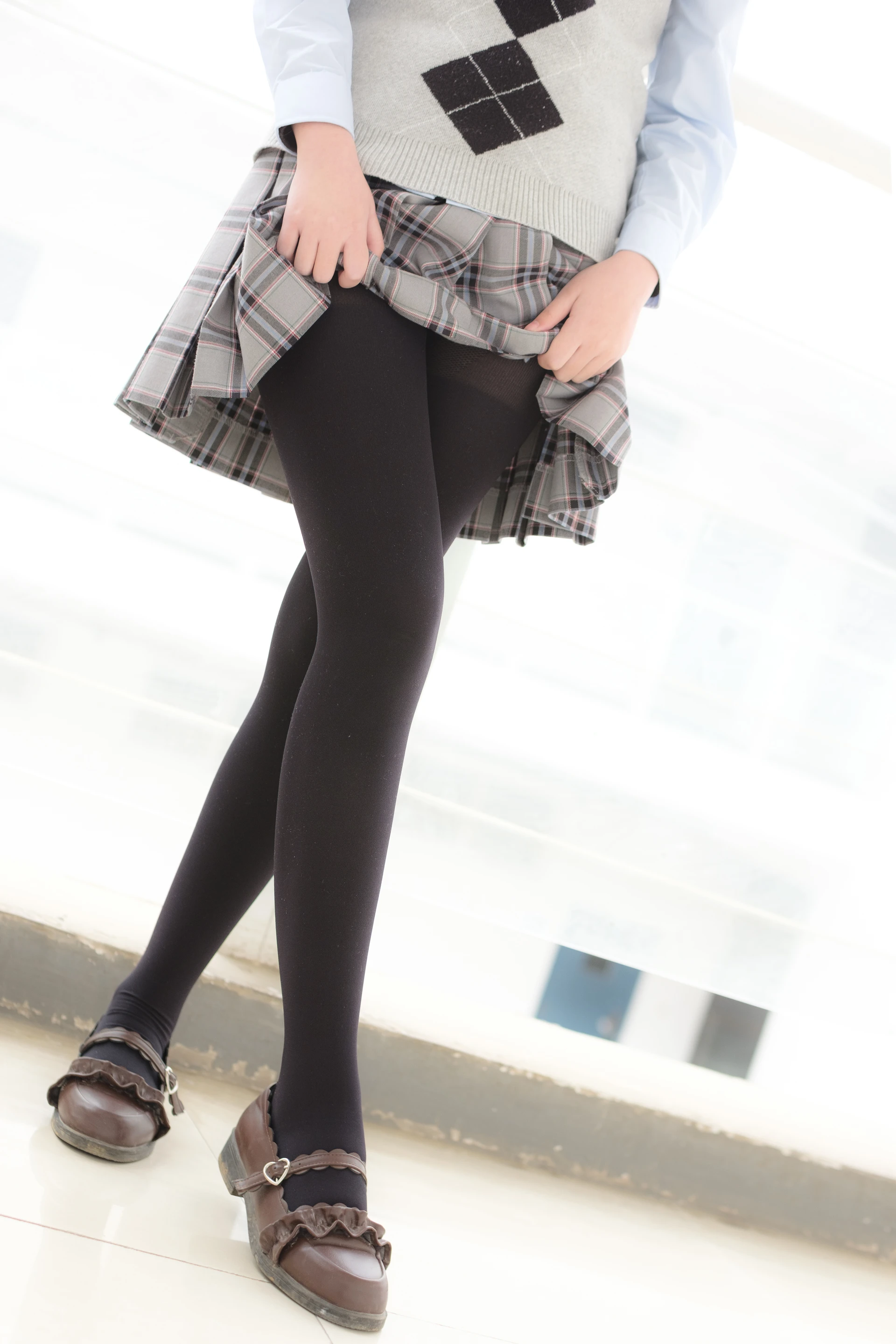 森萝财团 X-014 [123P1V-1.41G]制服, 森萝财团, 美腿, 黑丝