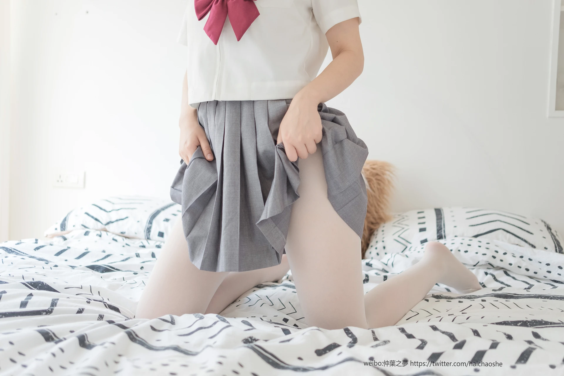 轻兰映画 Grand.018 白丝双马尾JK制服水手裙 [78P-470MB]JK制服, 双马尾, 水手服美腿, 白丝, 美足, 轻兰映画