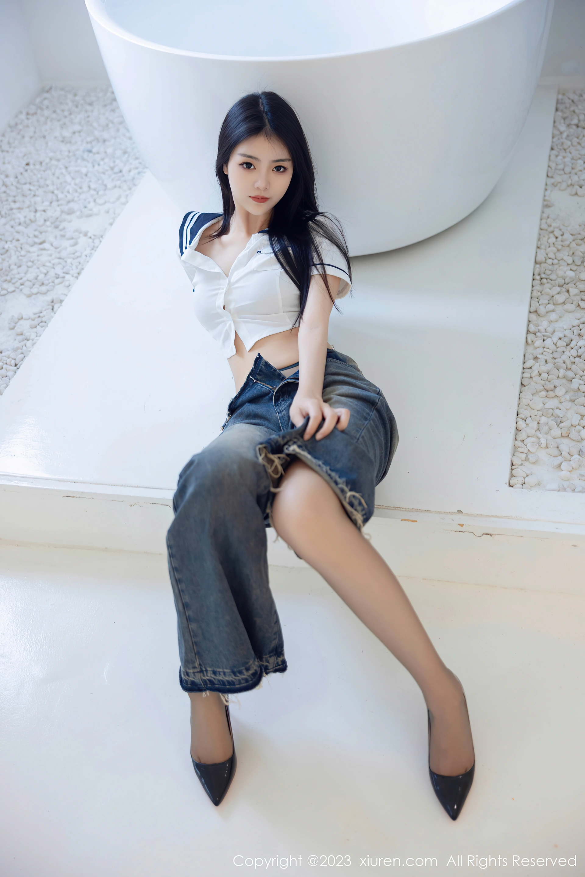 XIUREN秀人网 2023.07.05 NO.7027 可樂Vicky 牛仔裤 [82+1P642M]