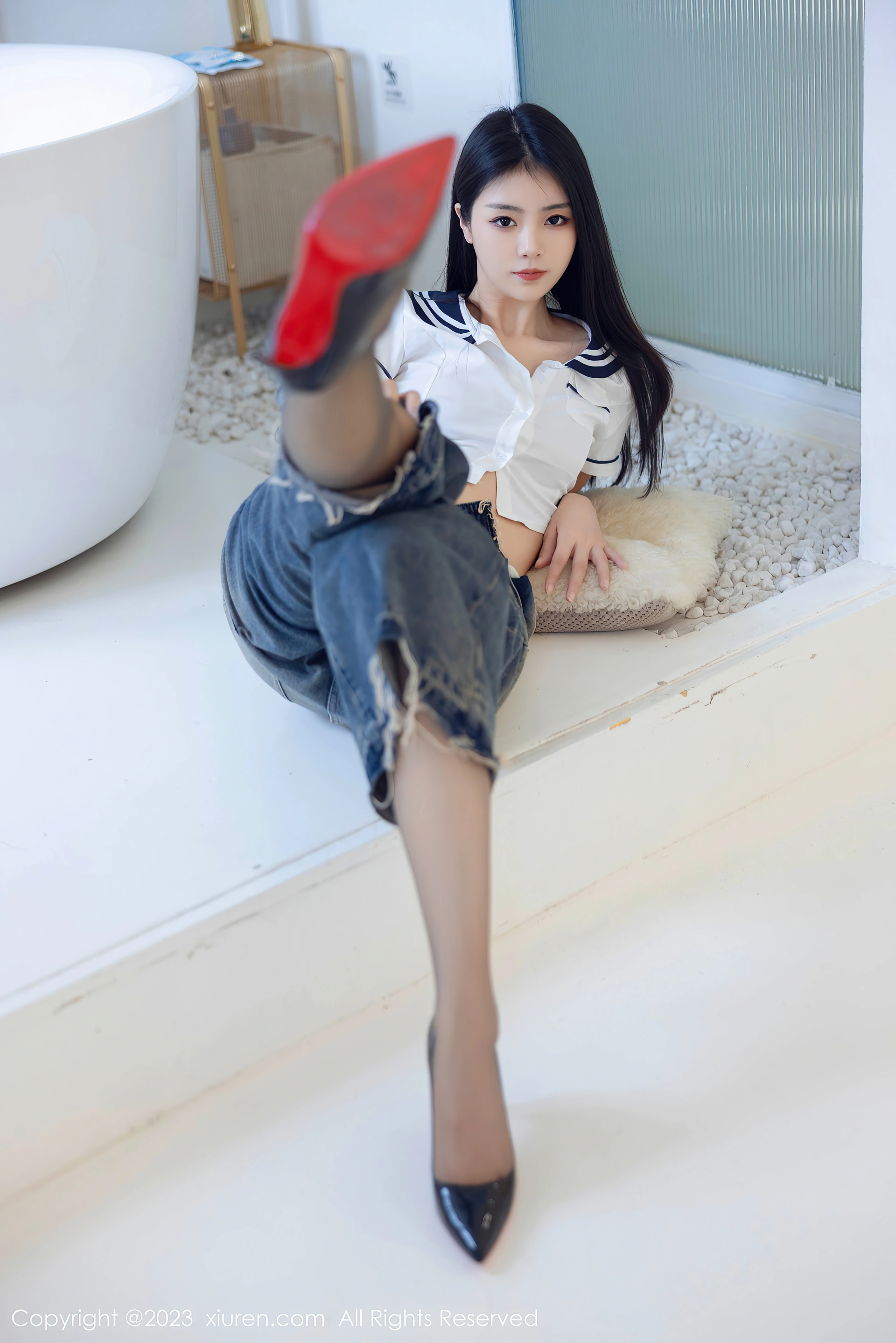 XIUREN秀人网 2023.07.05 NO.7027 可樂Vicky 牛仔裤 [82+1P642M]
