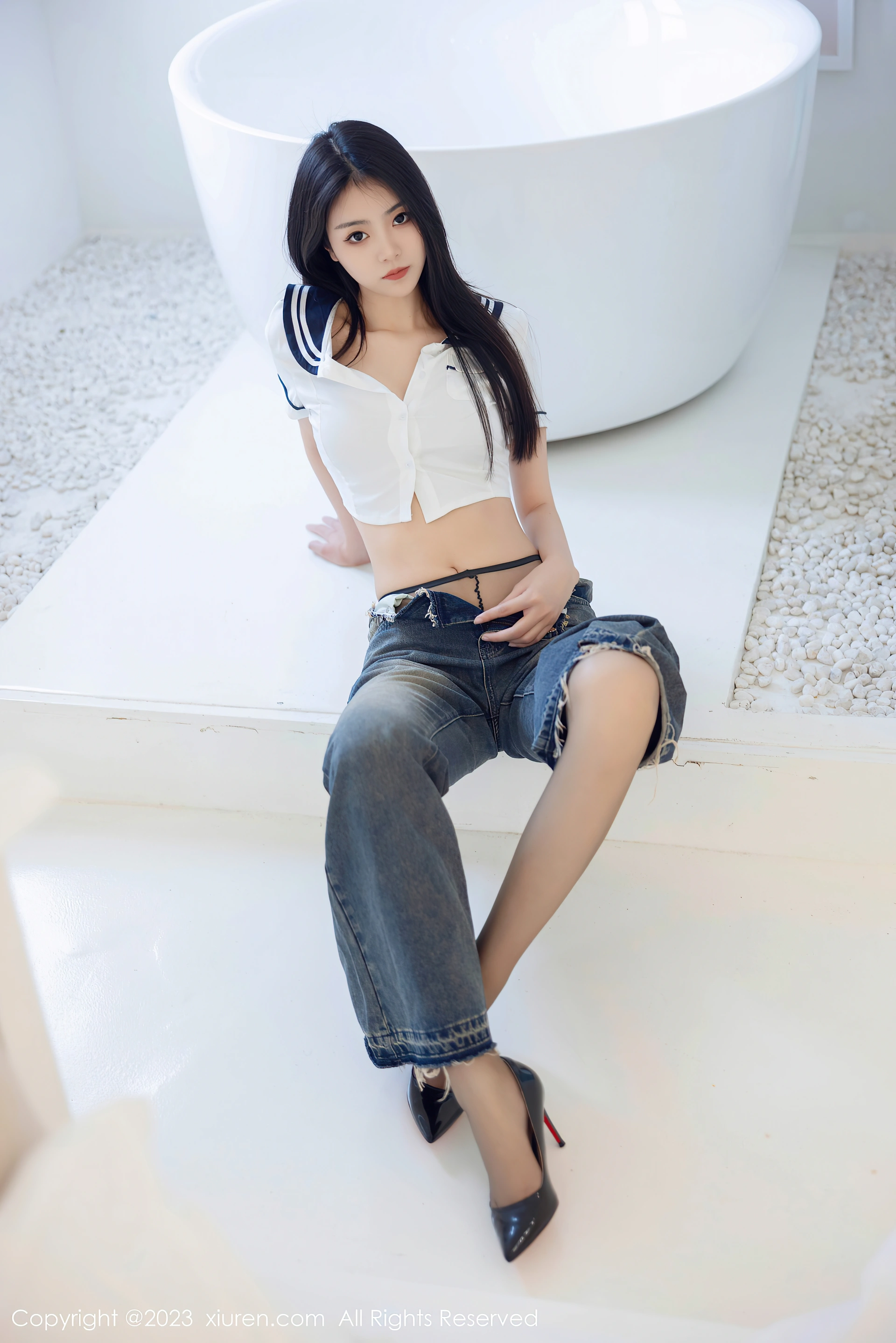 XIUREN秀人网 2023.07.05 NO.7027 可樂Vicky 牛仔裤 [82+1P642M]