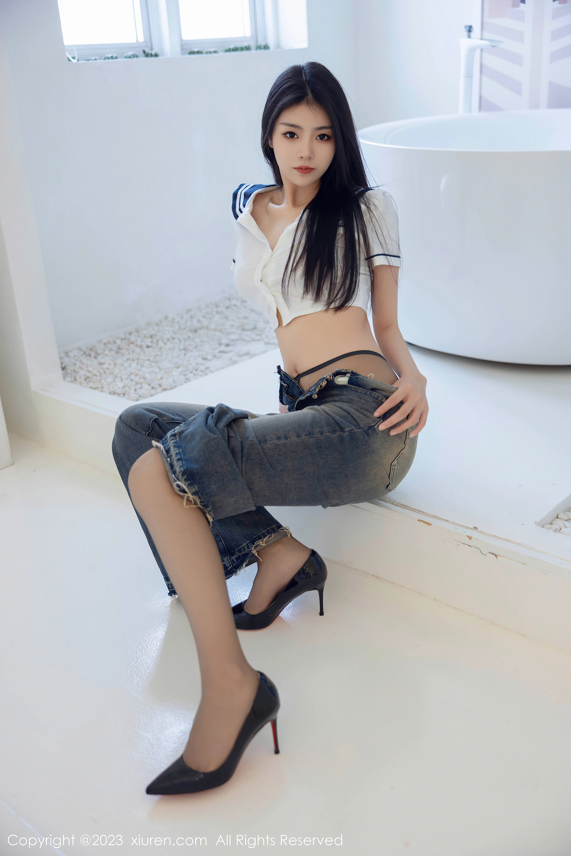 XIUREN秀人网 2023.07.05 NO.7027 可樂Vicky 牛仔裤 [82+1P642M]