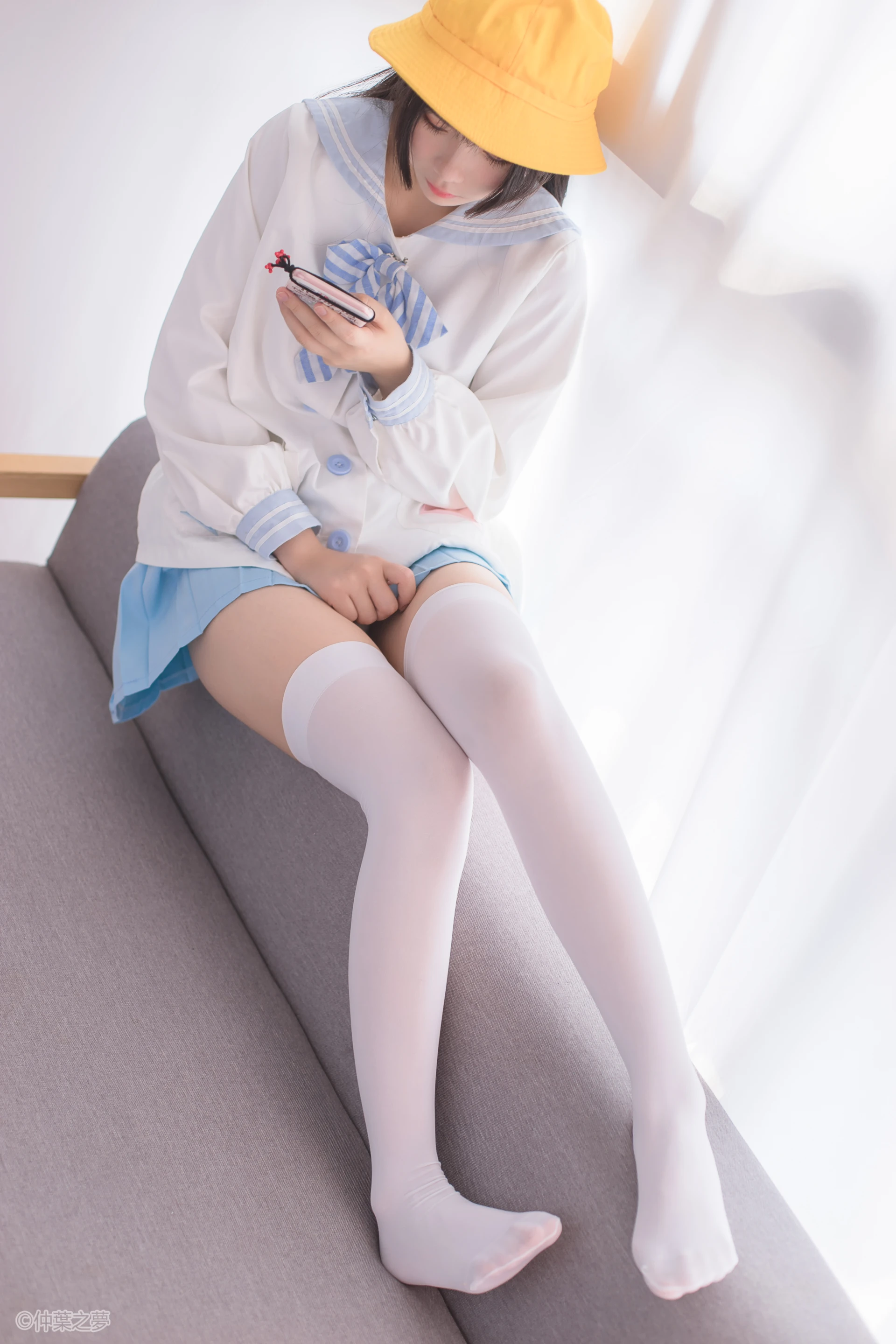 轻兰映画 SPL.008 [98P-783M]白丝, 美腿, 美足, 轻兰映画