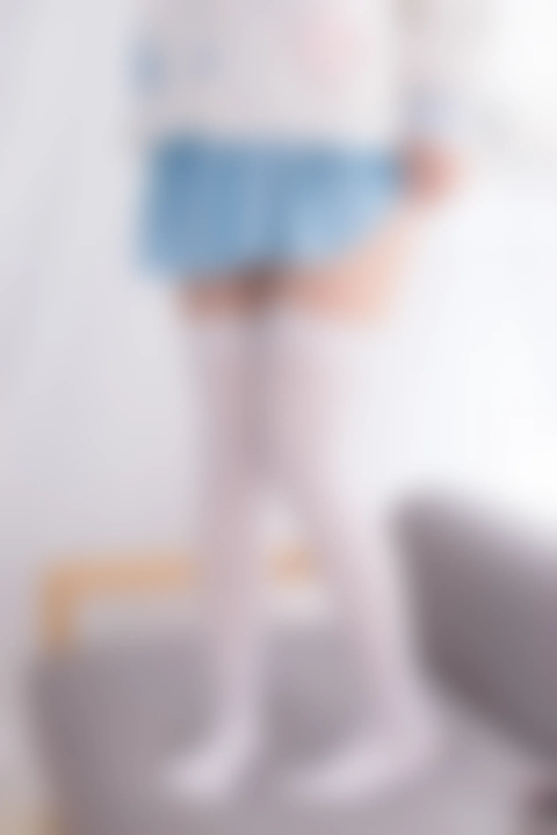 轻兰映画 SPL.008 [98P-783M]白丝, 美腿, 美足, 轻兰映画