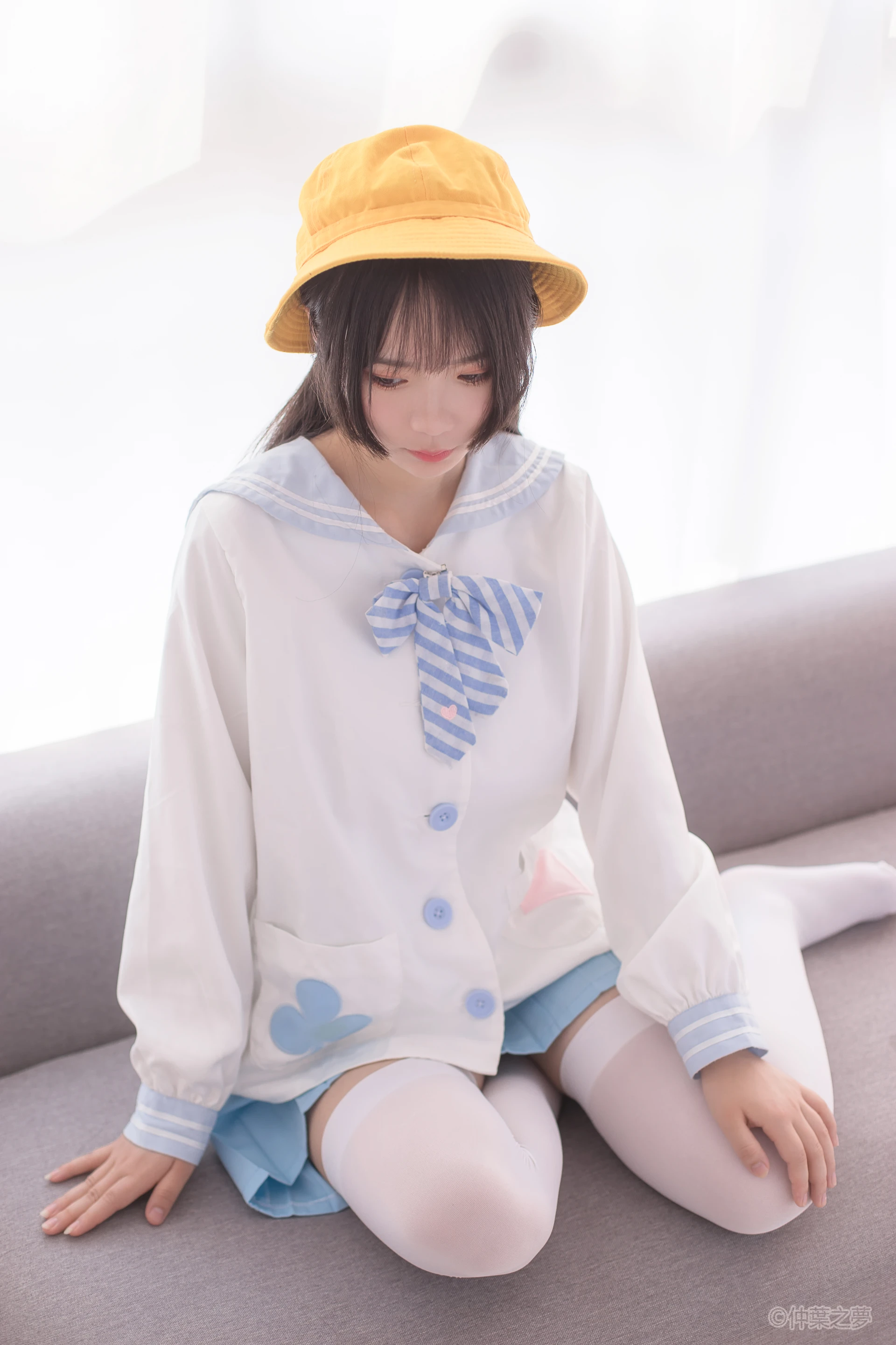 轻兰映画 SPL.008 [98P-783M]白丝, 美腿, 美足, 轻兰映画