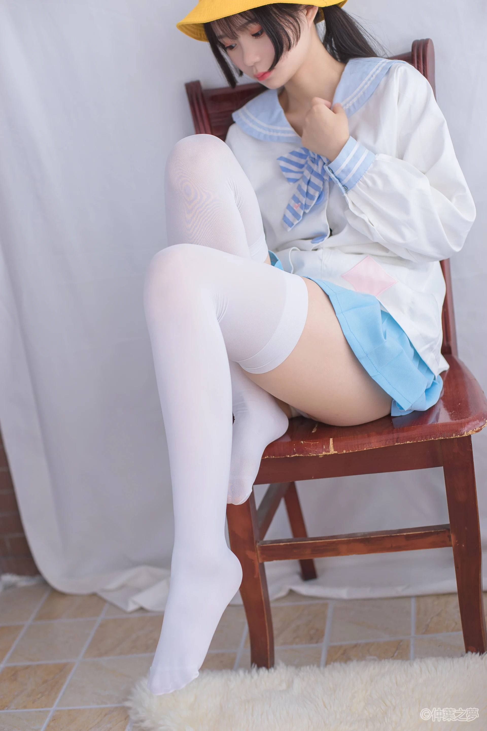 轻兰映画 SPL.008 [98P-783M]白丝, 美腿, 美足, 轻兰映画