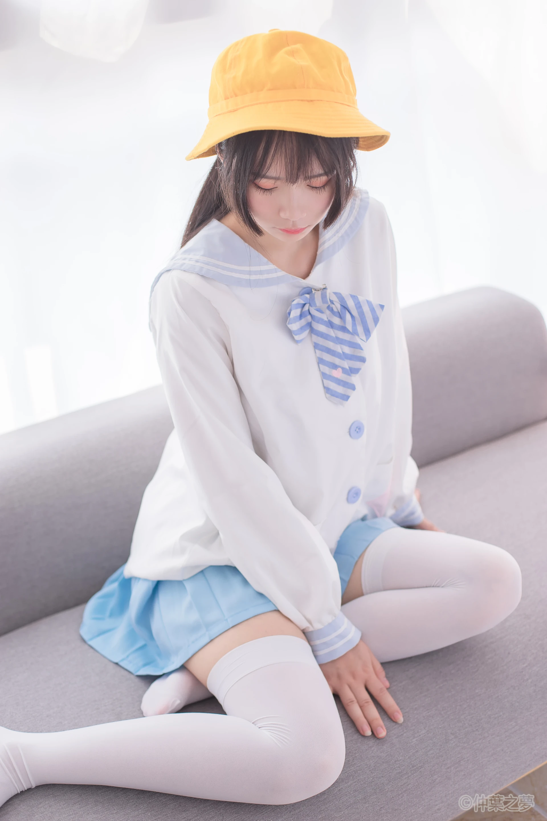 轻兰映画 SPL.008 [98P-783M]白丝, 美腿, 美足, 轻兰映画