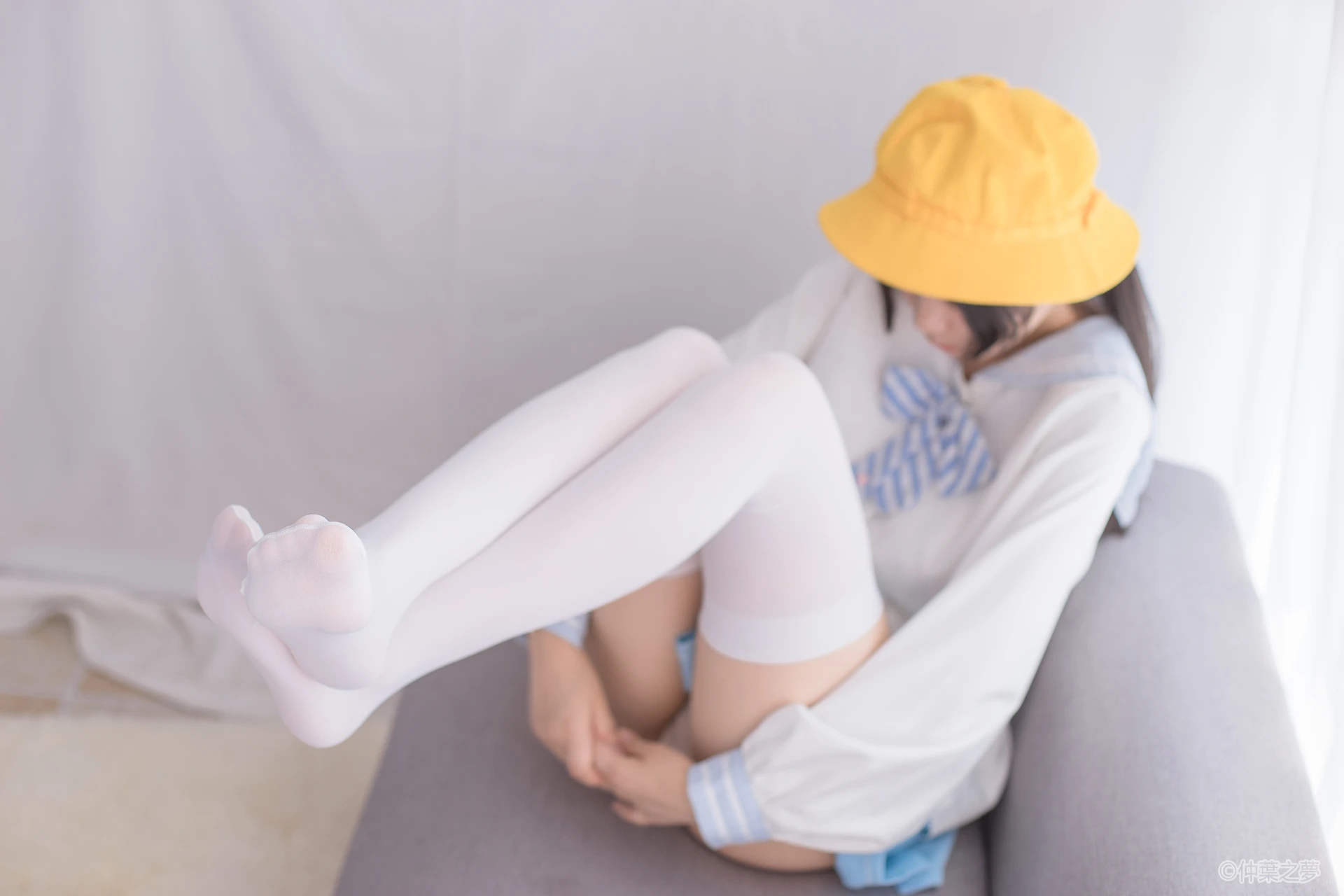 轻兰映画 SPL.008 [98P-783M]白丝, 美腿, 美足, 轻兰映画