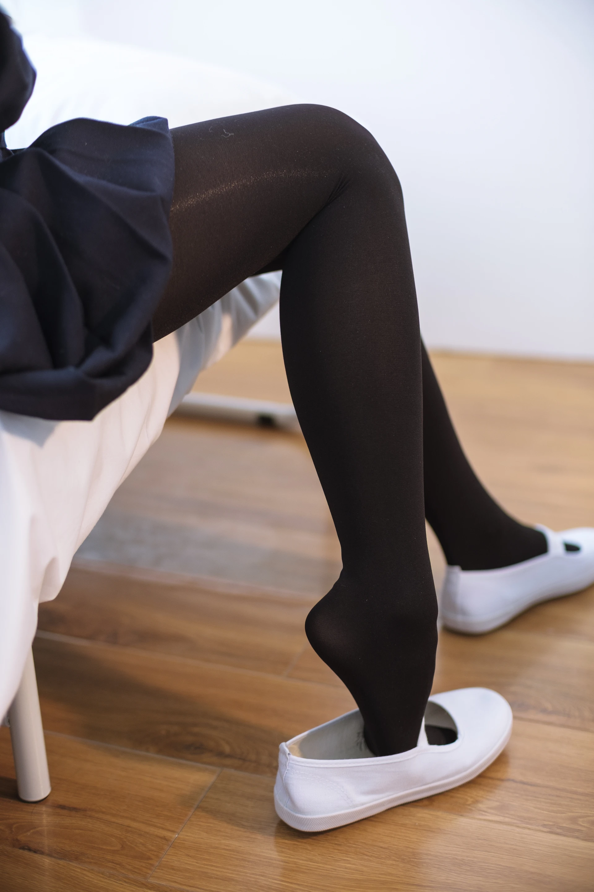 森萝财团 X-004 [127P1V-1.61G]美腿, 美足, 黑丝