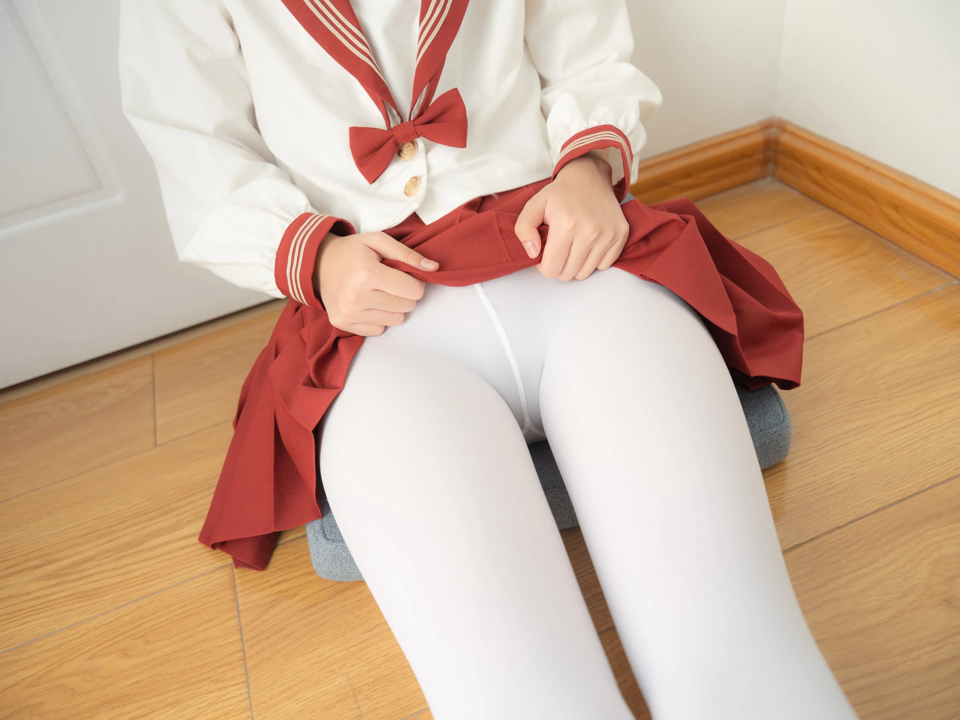 紧急企划 内部-015 一只喵喵梓 白丝肉丝JK制服 [90P1V-5.16GB]JK制服, 一只喵喵梓, 白丝, 紧急企划, 美腿, 美足, 肉丝