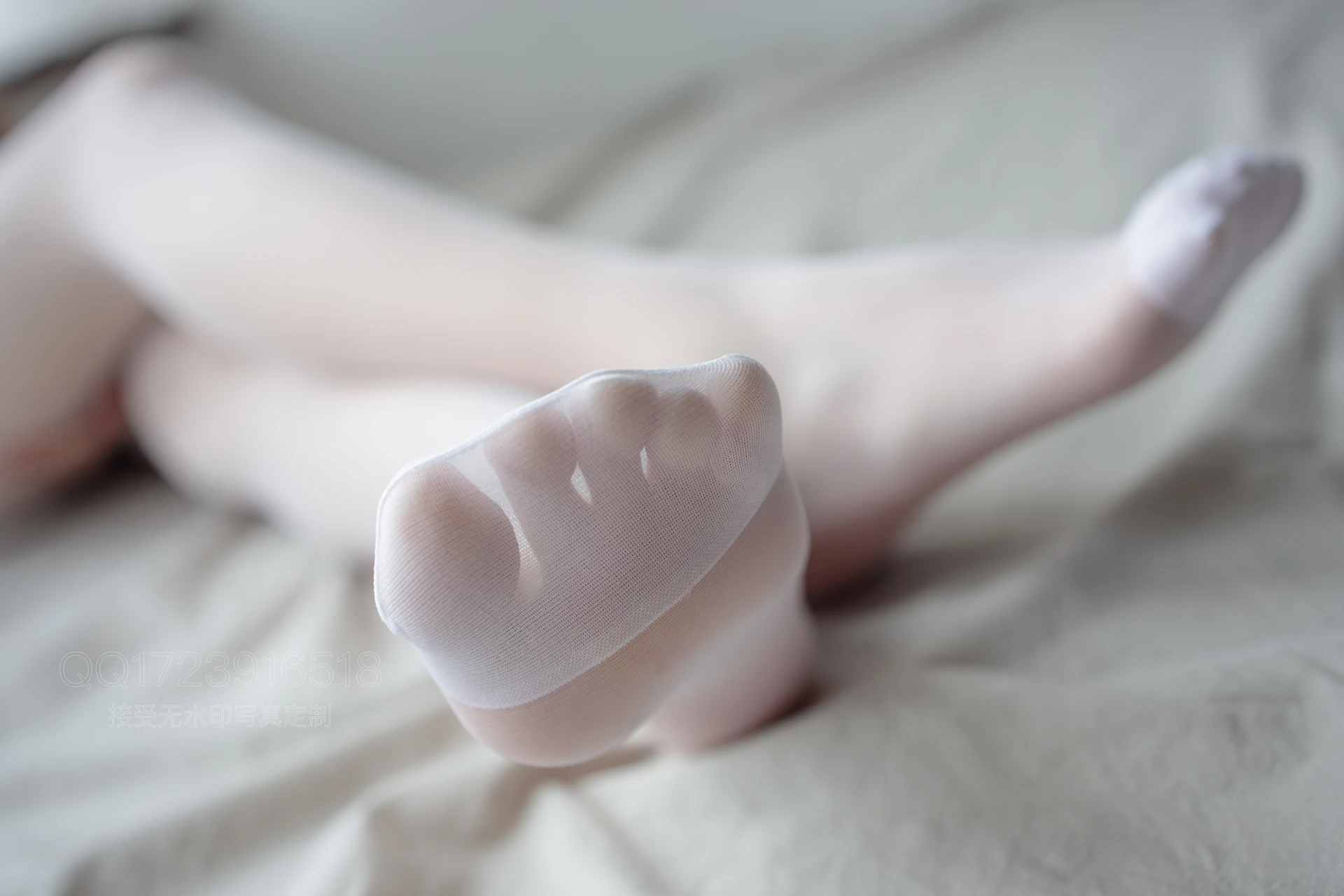 森萝财团 X-062 [100P1V-2.44G]森萝财团, 白丝, 美腿, 美足, 露背毛衣