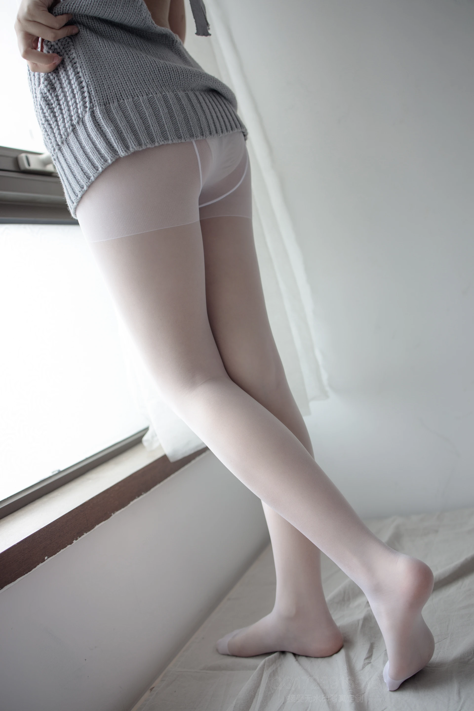 森萝财团 X-062 [100P1V-2.44G]森萝财团, 白丝, 美腿, 美足, 露背毛衣