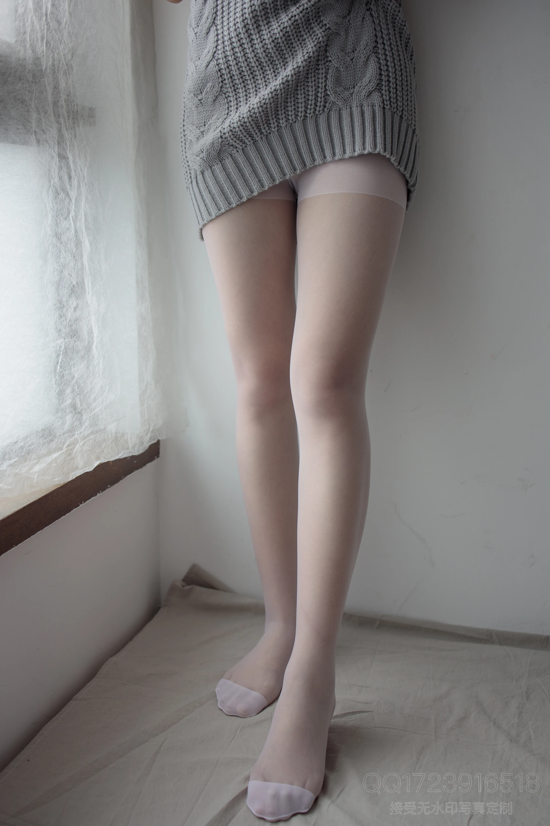 森萝财团 X-062 [100P1V-2.44G]森萝财团, 白丝, 美腿, 美足, 露背毛衣
