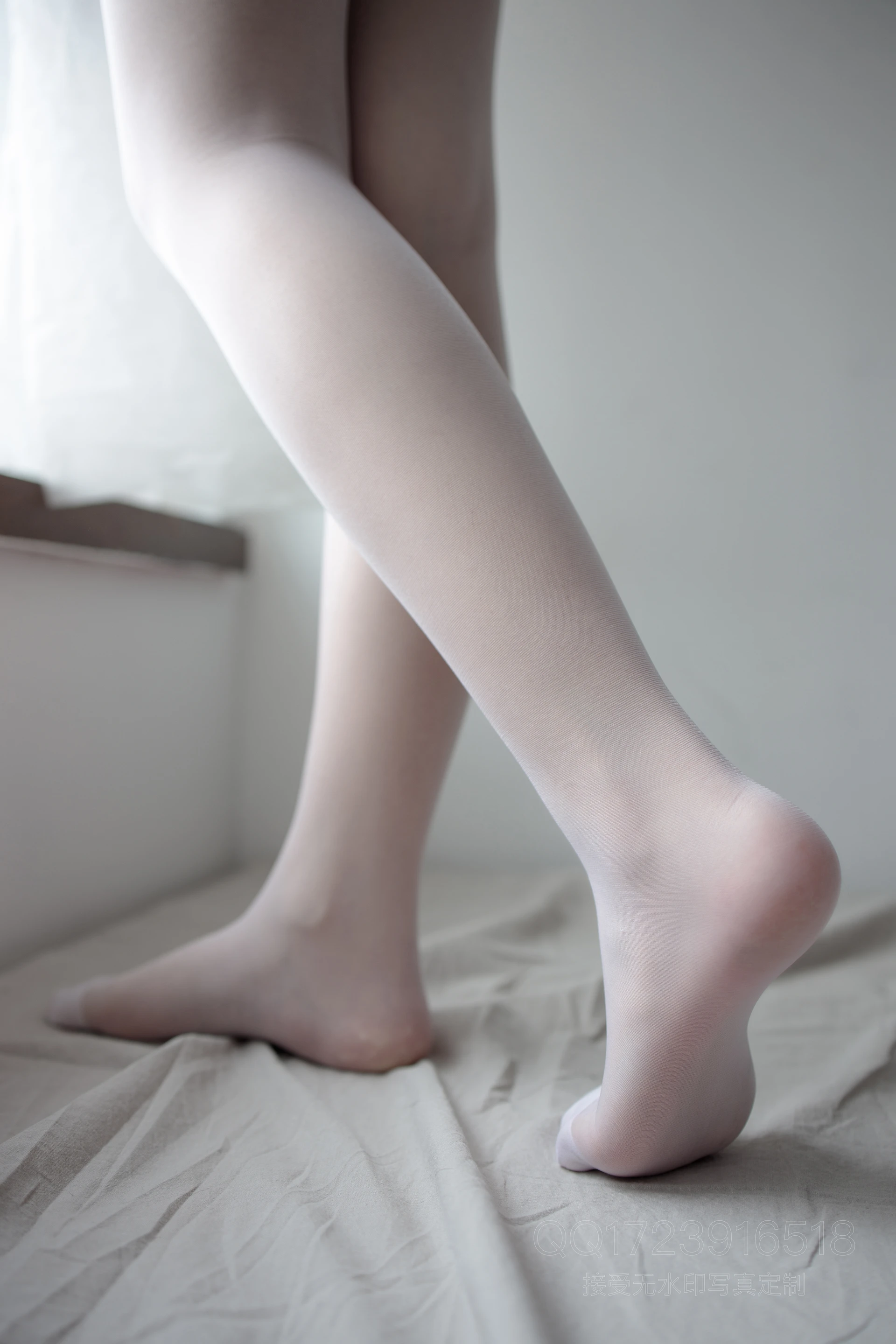森萝财团 X-062 [100P1V-2.44G]森萝财团, 白丝, 美腿, 美足, 露背毛衣