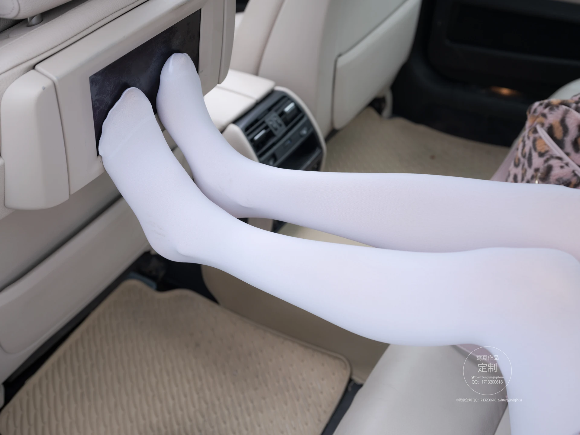 紧急企划 Y-002 [108P-1.63G] 咦咿yiyiyiyiyi 白丝JK制服 户外车内JK, 咦咿yiyiyiyiyi, 白丝, 紧急企划, 美腿, 美足