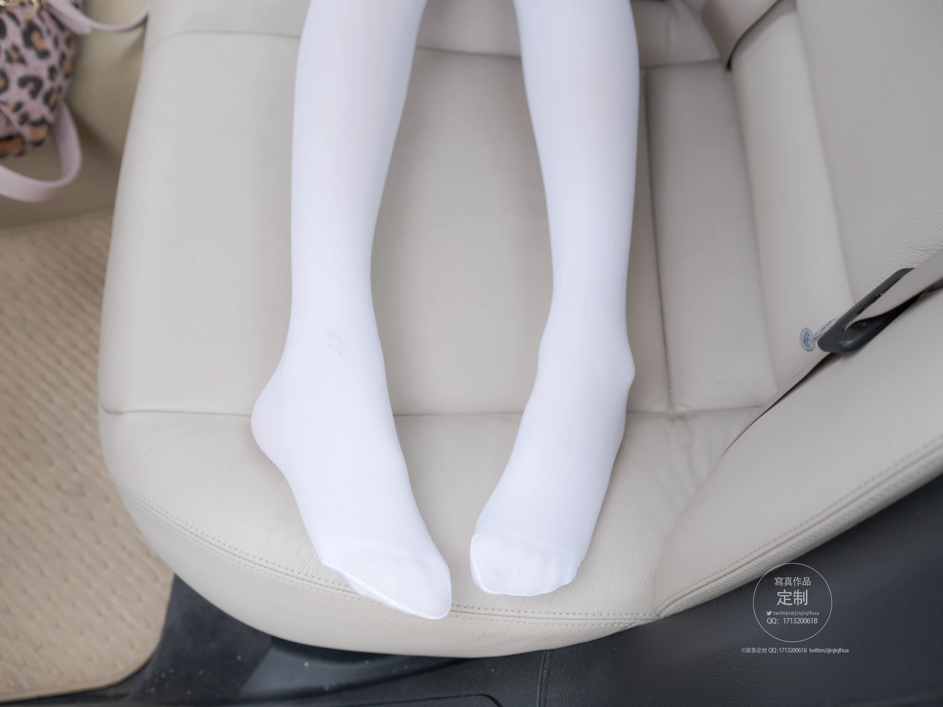 紧急企划 Y-002 [108P-1.63G] 咦咿yiyiyiyiyi 白丝JK制服 户外车内JK, 咦咿yiyiyiyiyi, 白丝, 紧急企划, 美腿, 美足