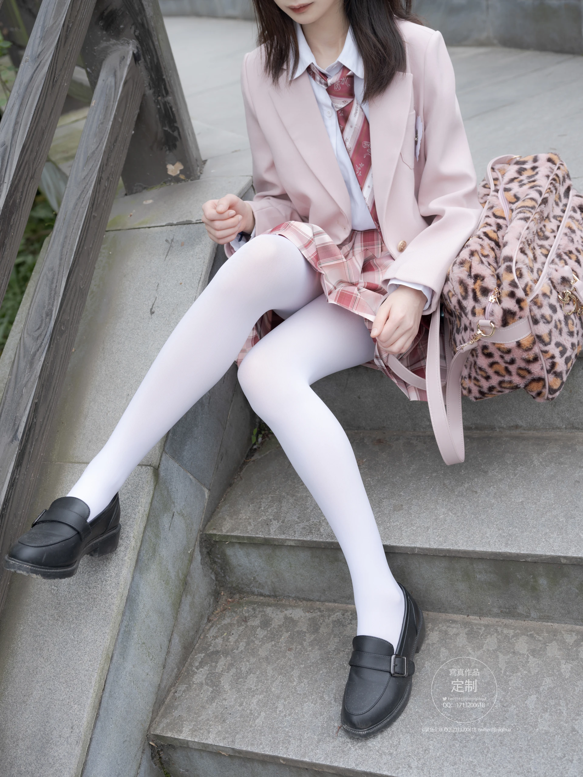 紧急企划 Y-002 [108P-1.63G] 咦咿yiyiyiyiyi 白丝JK制服 户外车内JK, 咦咿yiyiyiyiyi, 白丝, 紧急企划, 美腿, 美足