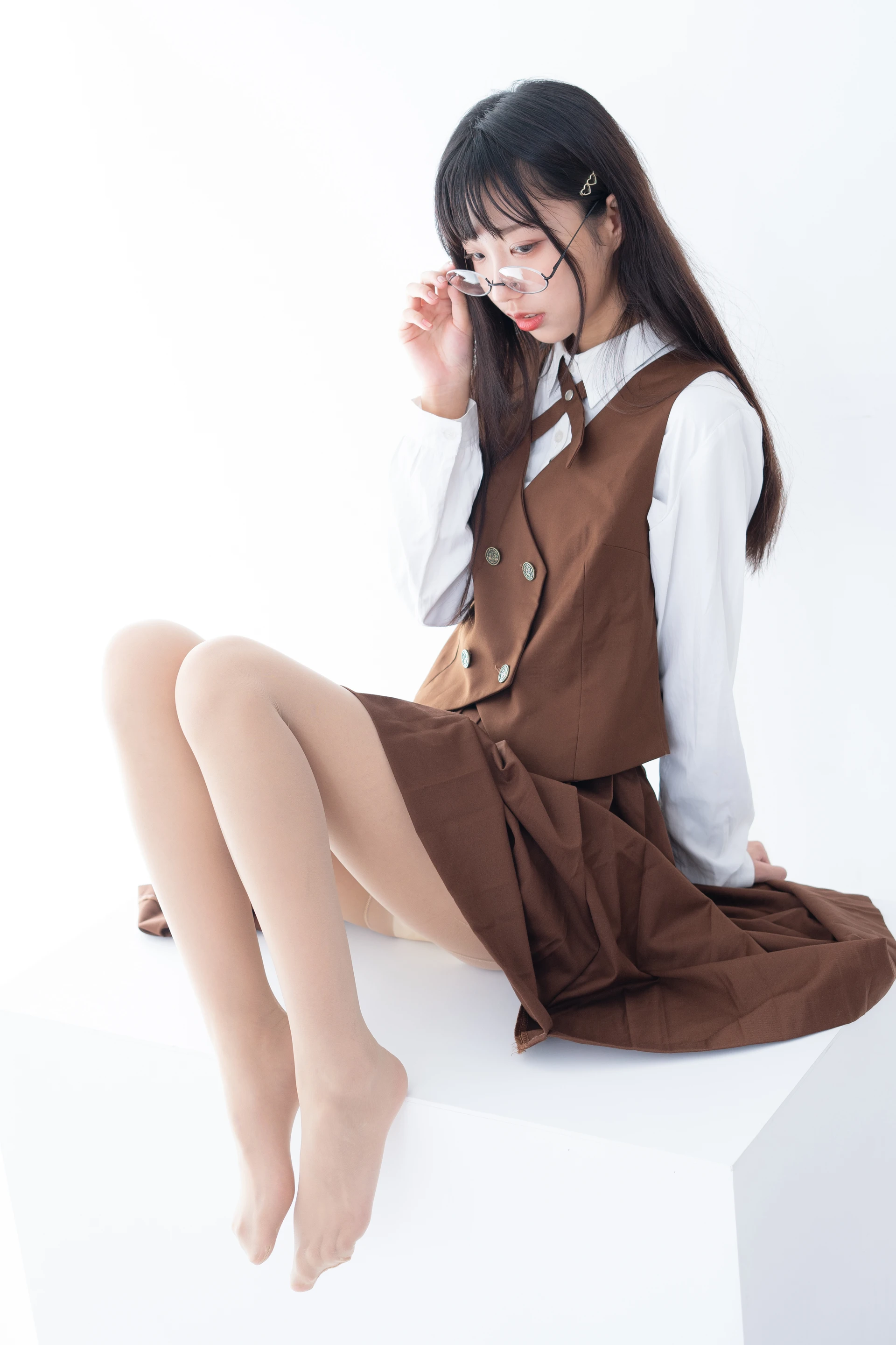 紧急企划 内部 一只喵喵梓 肉丝棕色JK裙 [48P1V-1.09GB]JK制服, 一只喵喵梓, 紧急企划, 美腿, 美足, 肉丝