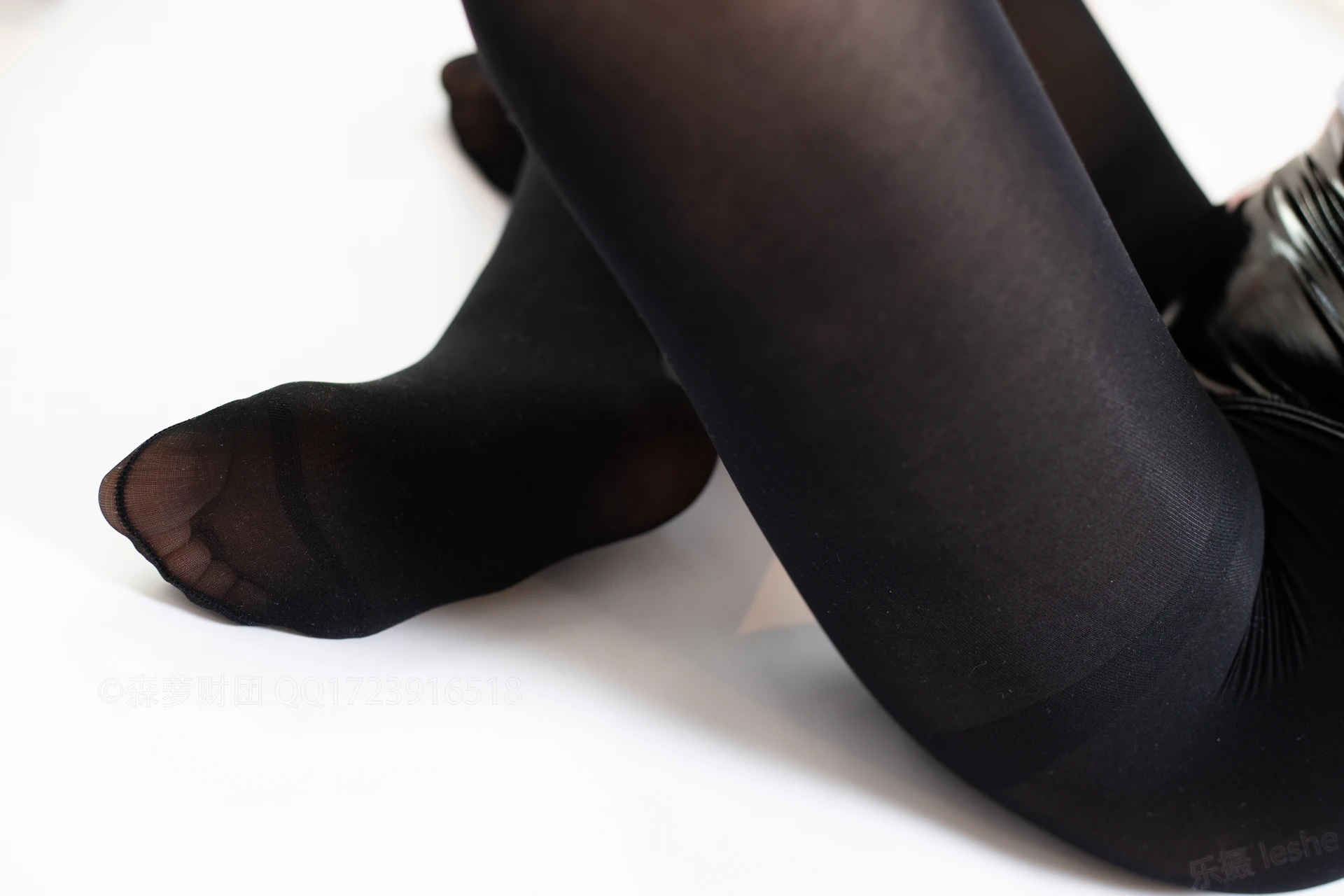 爱花写真 ALPHA-017 [217P-2.52G]—— 标签：森萝财团, 爱花写真, 美腿, 美足, 黑丝