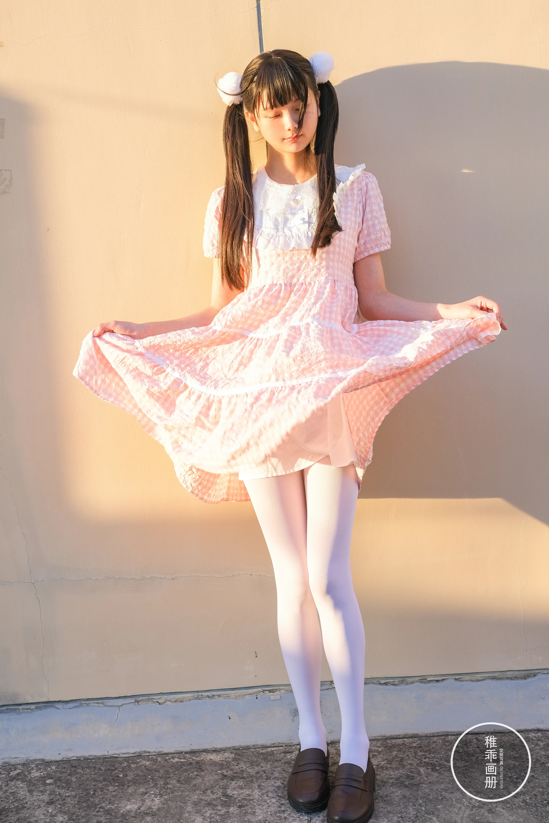 稚乖画册 晴空-06 赤西夜夜 天台粉裙白丝双马尾 [82P-1.04GB]JK制服, 双马尾, 可爱, 晴空, 白丝, 稚乖画册, 美腿, 美足, 赤西夜夜