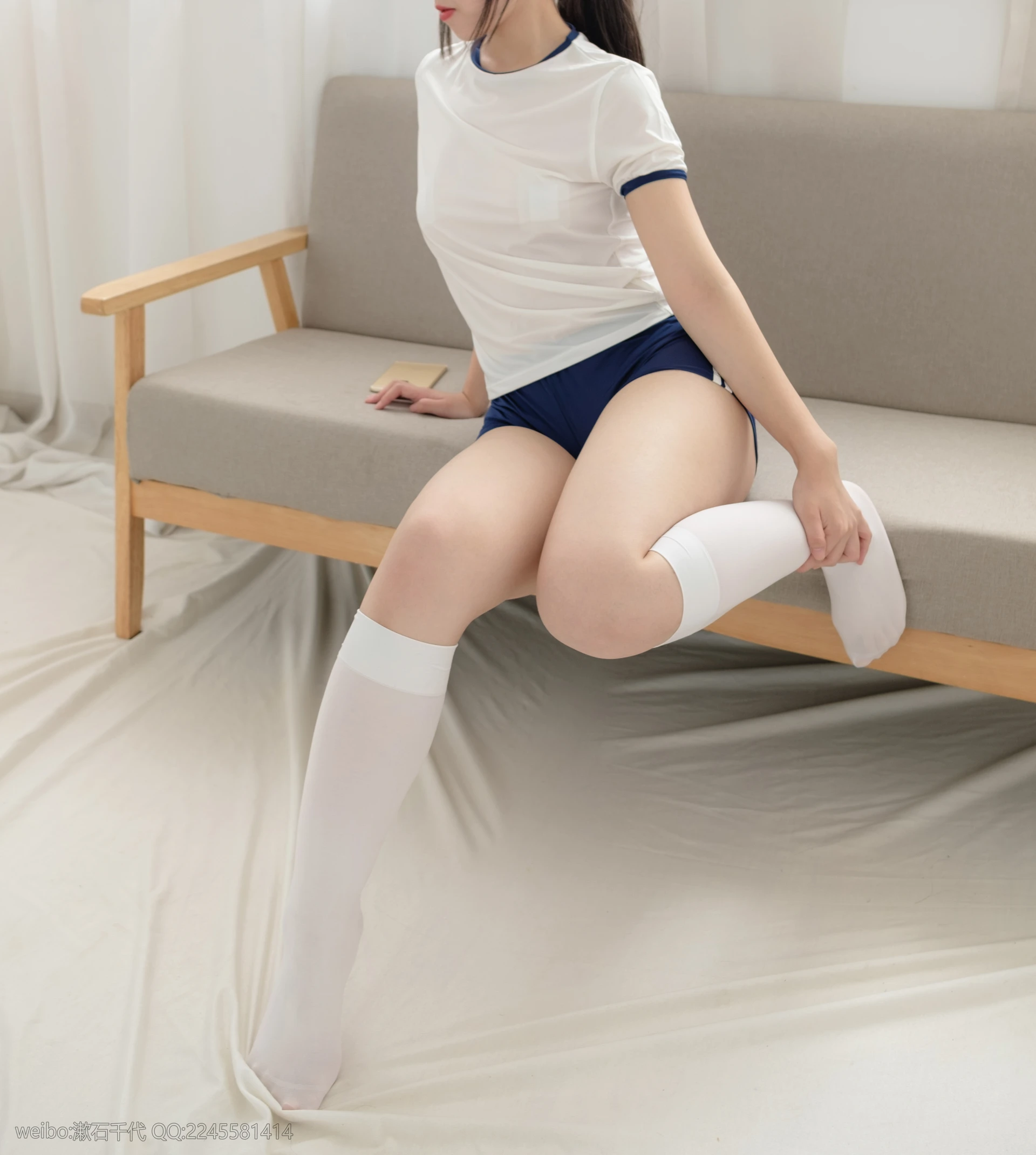 轻兰映画 HANA.003 白丝校服体操服[80P-489.9MB]体操服, 校服, 白丝, 美腿, 美足, 轻兰映画