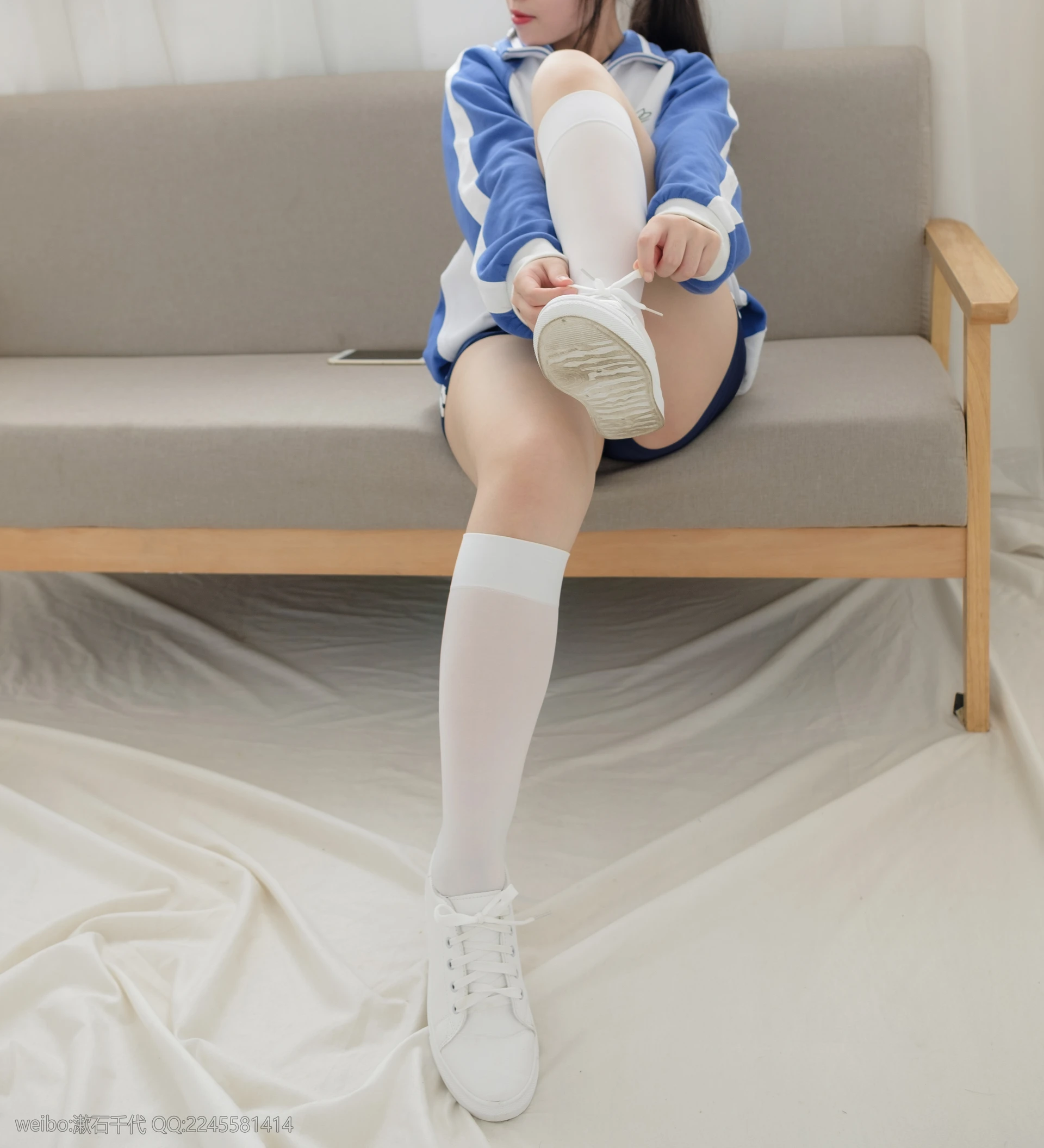 轻兰映画 HANA.003 白丝校服体操服[80P-489.9MB]体操服, 校服, 白丝, 美腿, 美足, 轻兰映画