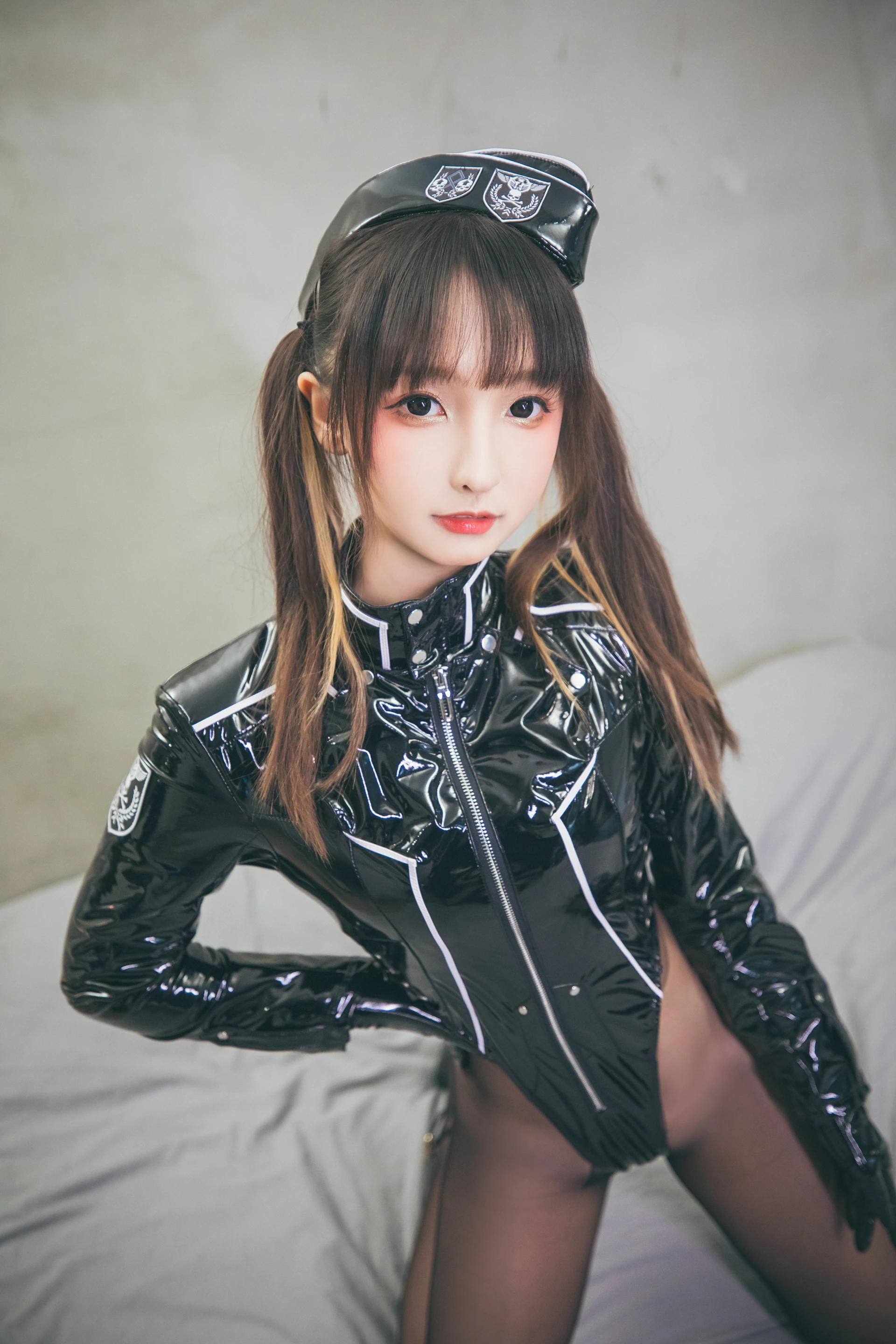 神楽坂真冬 第三季 序号24：「お帰りなさい、指揮官」 [150P2V-666MB]OL制服, 内衣, 双马尾, 神楽坂真冬, 美腿, 美足, 高跟鞋, 黑丝