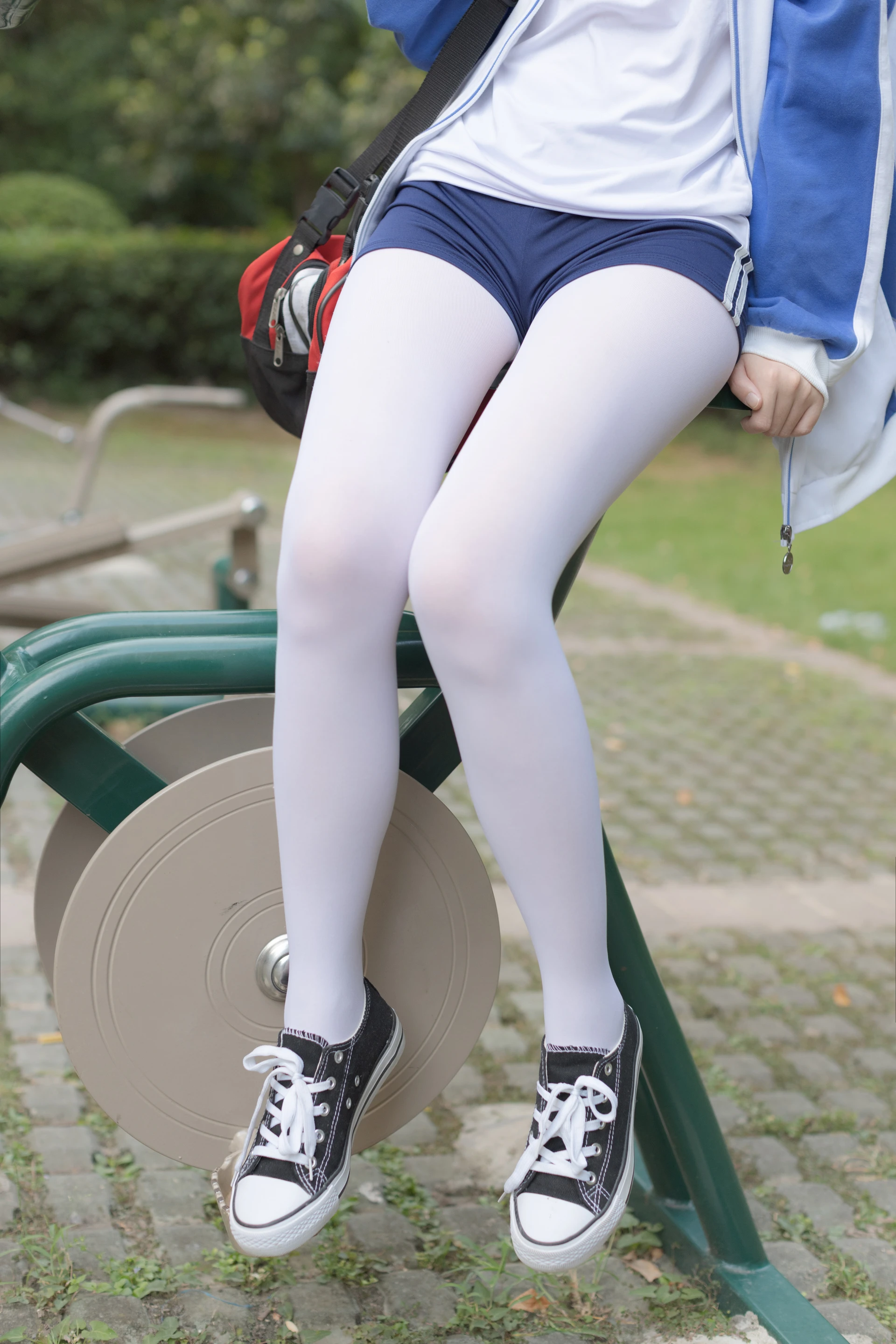 森萝财团 無料 – 05 户外白丝校服体操服[19P-243.9M]