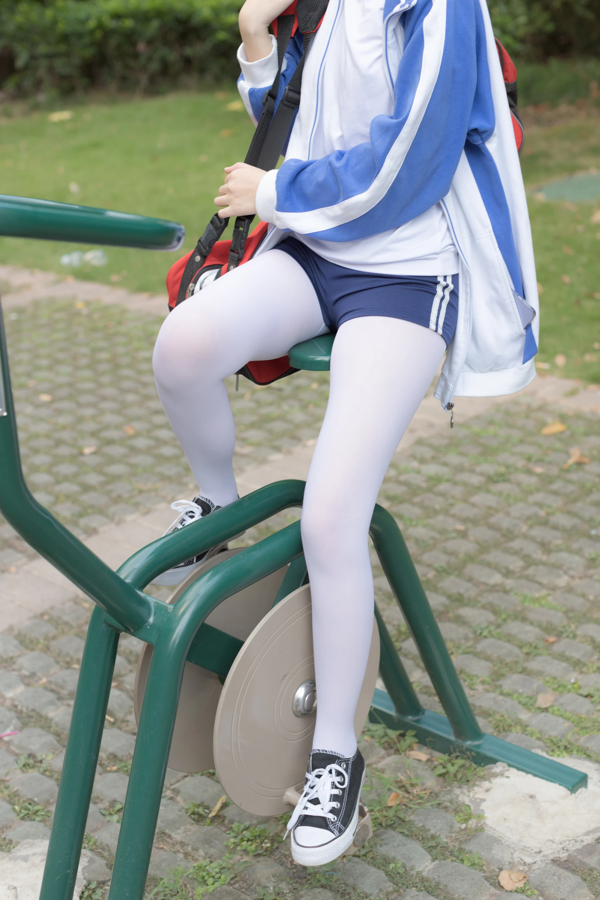 森萝财团 無料 – 05 户外白丝校服体操服[19P-243.9M]