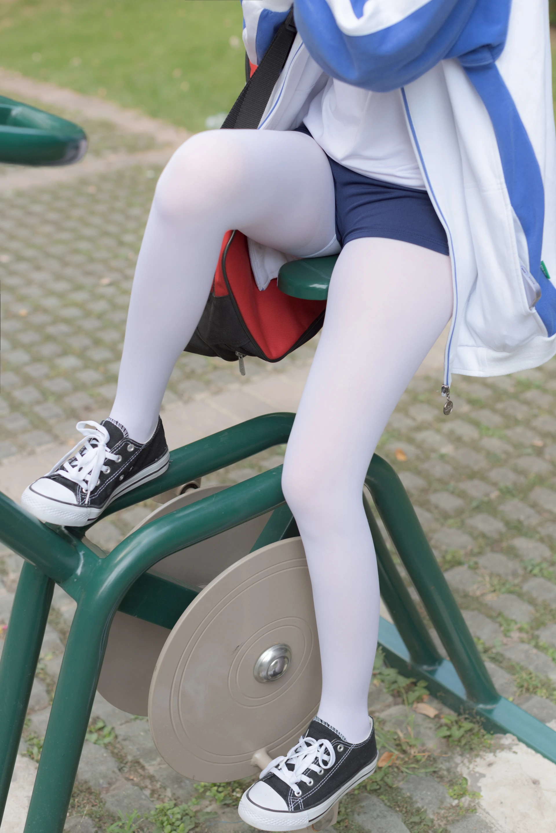 森萝财团 無料 – 05 户外白丝校服体操服[19P-243.9M]