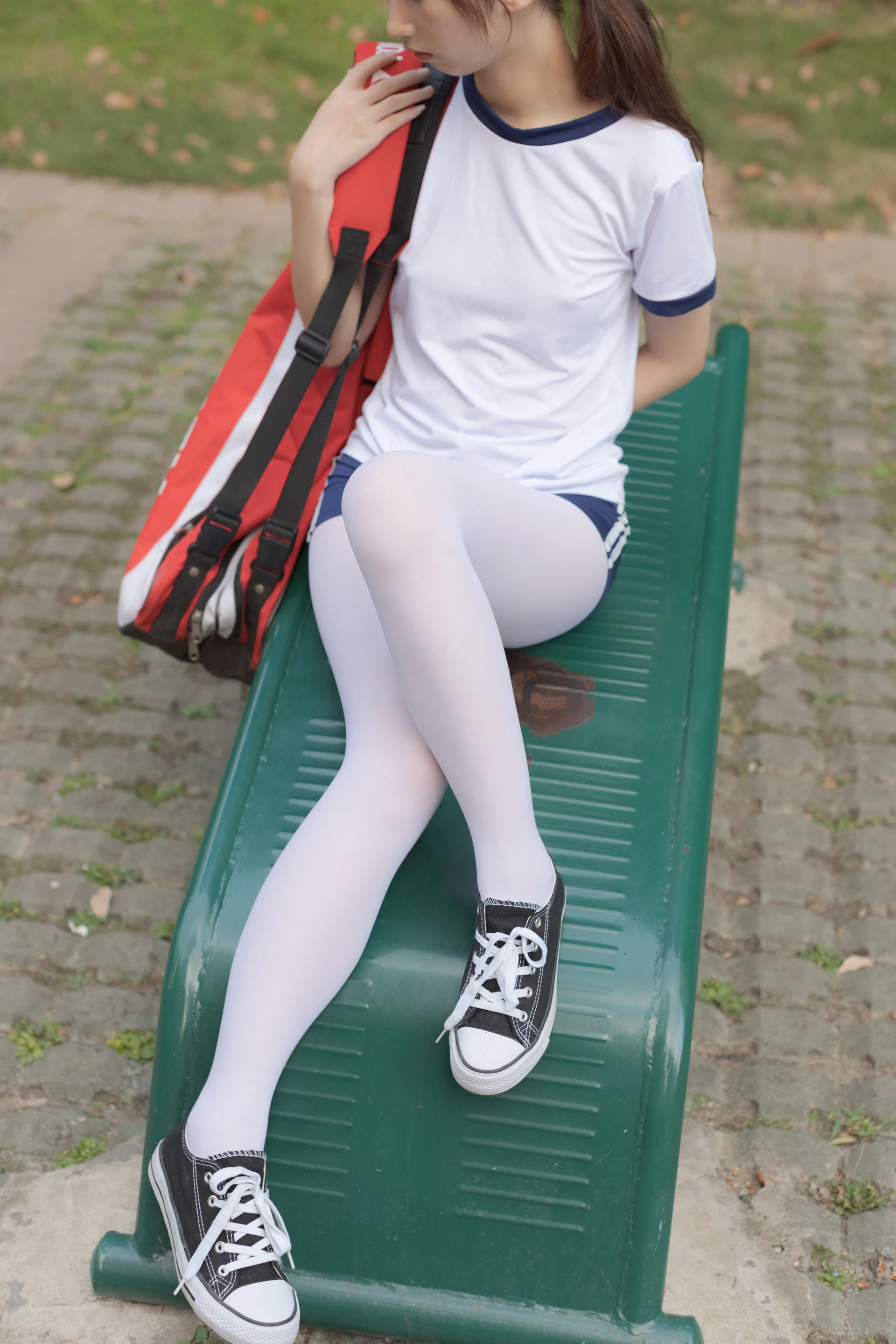 森萝财团 無料 – 05 户外白丝校服体操服[19P-243.9M]