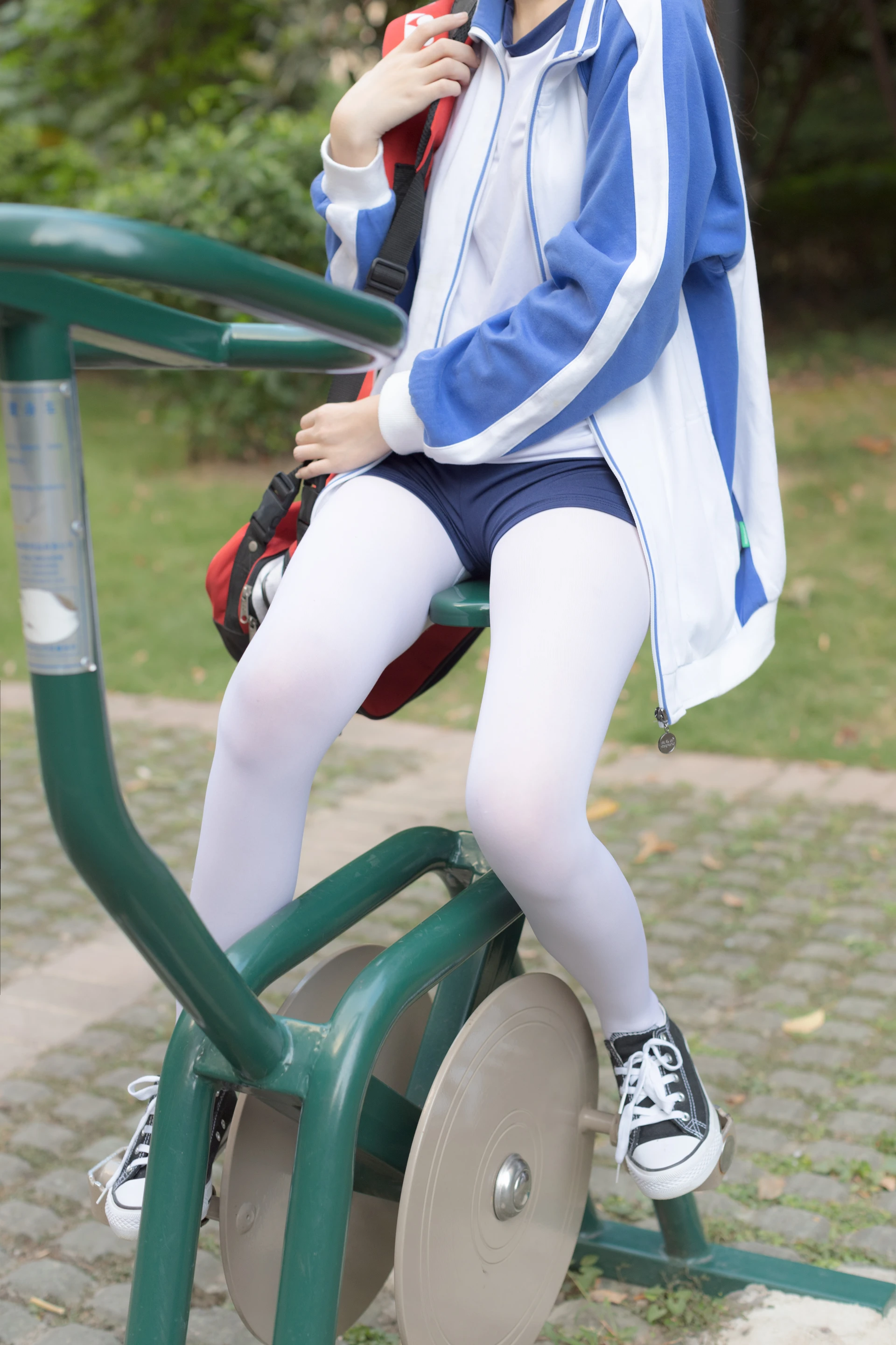 森萝财团 無料 – 05 户外白丝校服体操服[19P-243.9M]
