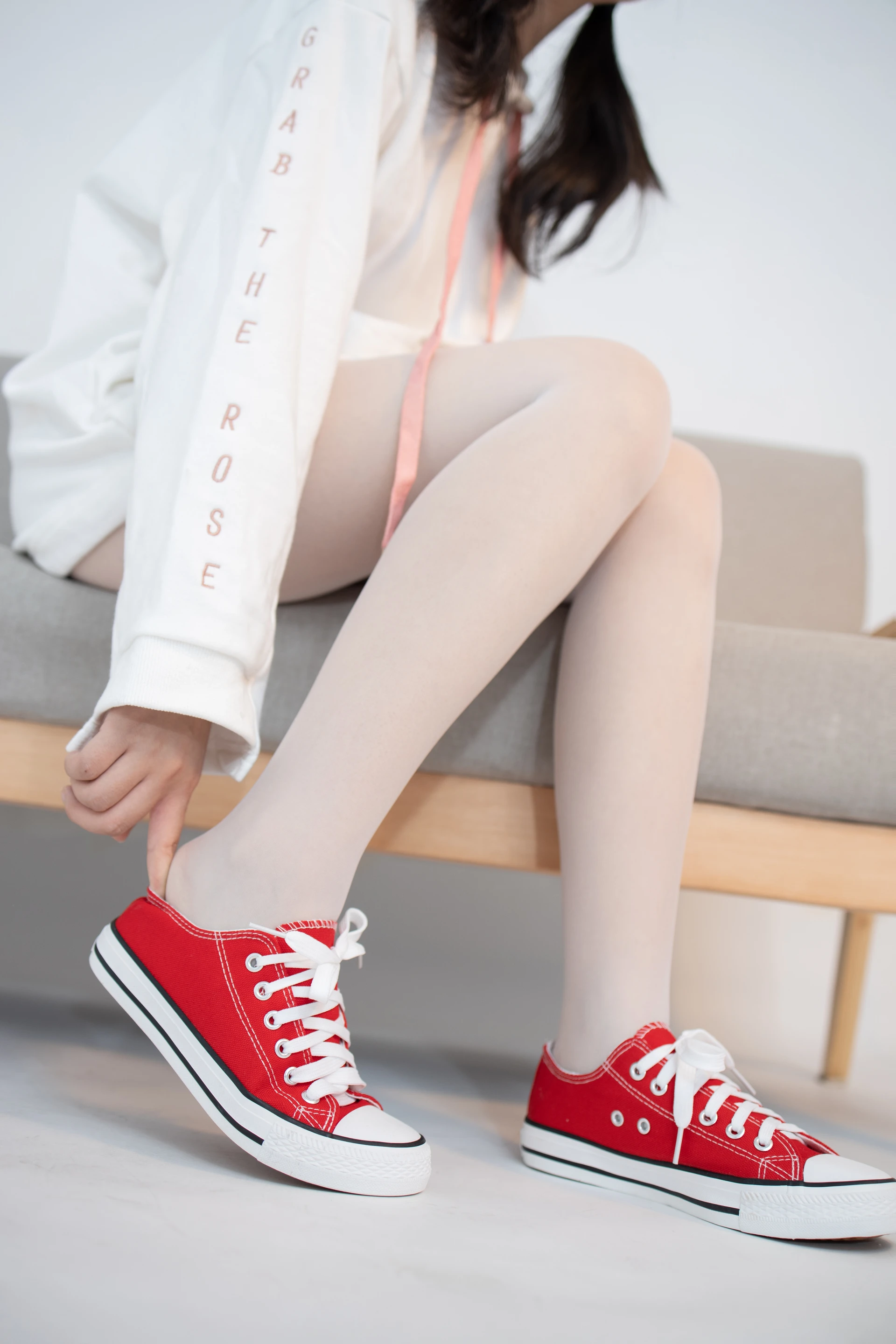 JKFUN-040 红色帆布鞋定制 小夜 [50P1V-1.77G]JKFUN, 可爱, 小夜, 森萝财团, 白丝, 美腿