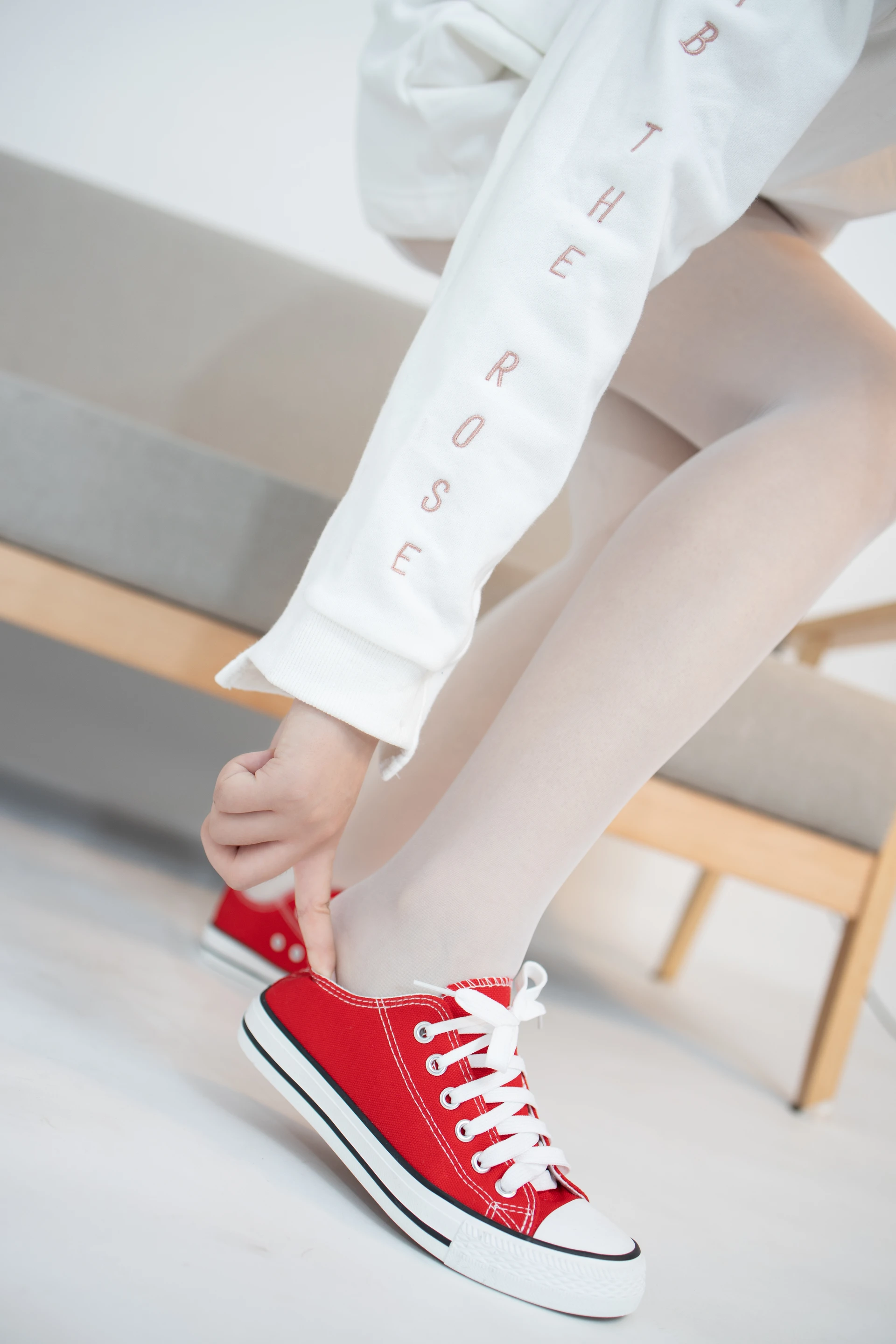 JKFUN-040 红色帆布鞋定制 小夜 [50P1V-1.77G]JKFUN, 可爱, 小夜, 森萝财团, 白丝, 美腿