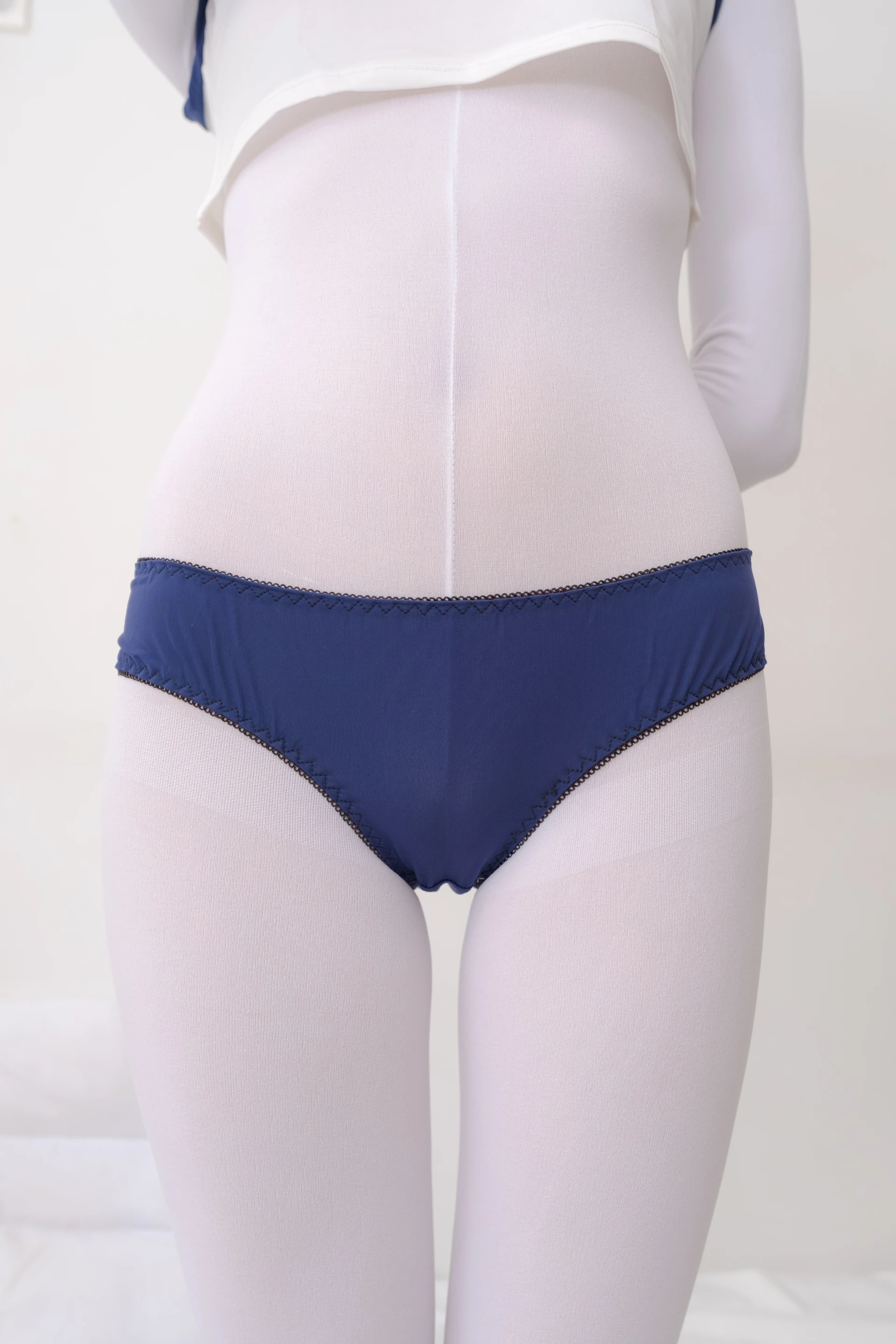 森萝财团 内部VIP系列 雏菊-03 双马尾白丝体操服 [131P1V-3.53GB]