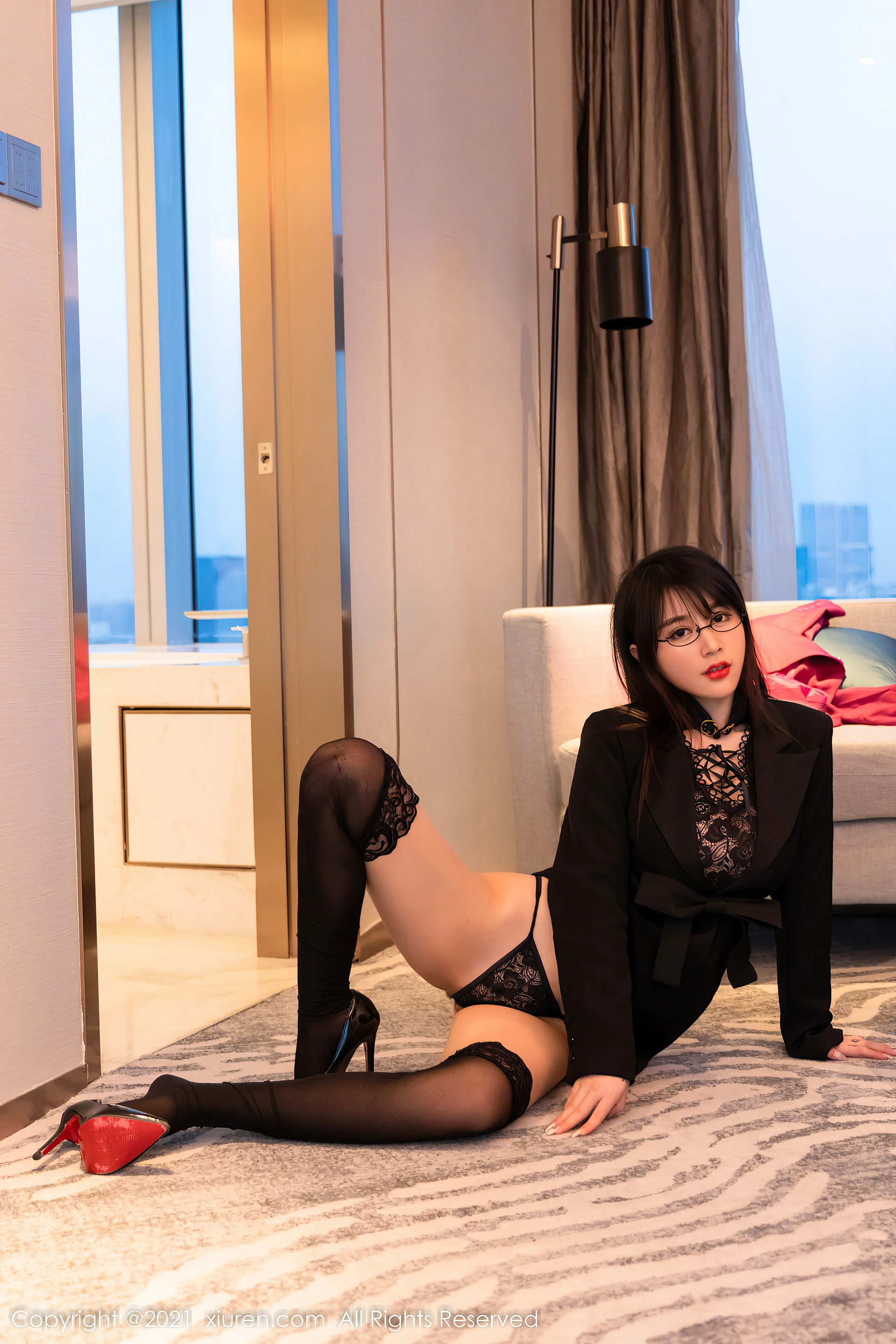 XiuRen秀人网 2021.12.09 No.4317 美七Mia 青海旅拍[68+1P 694MB]
