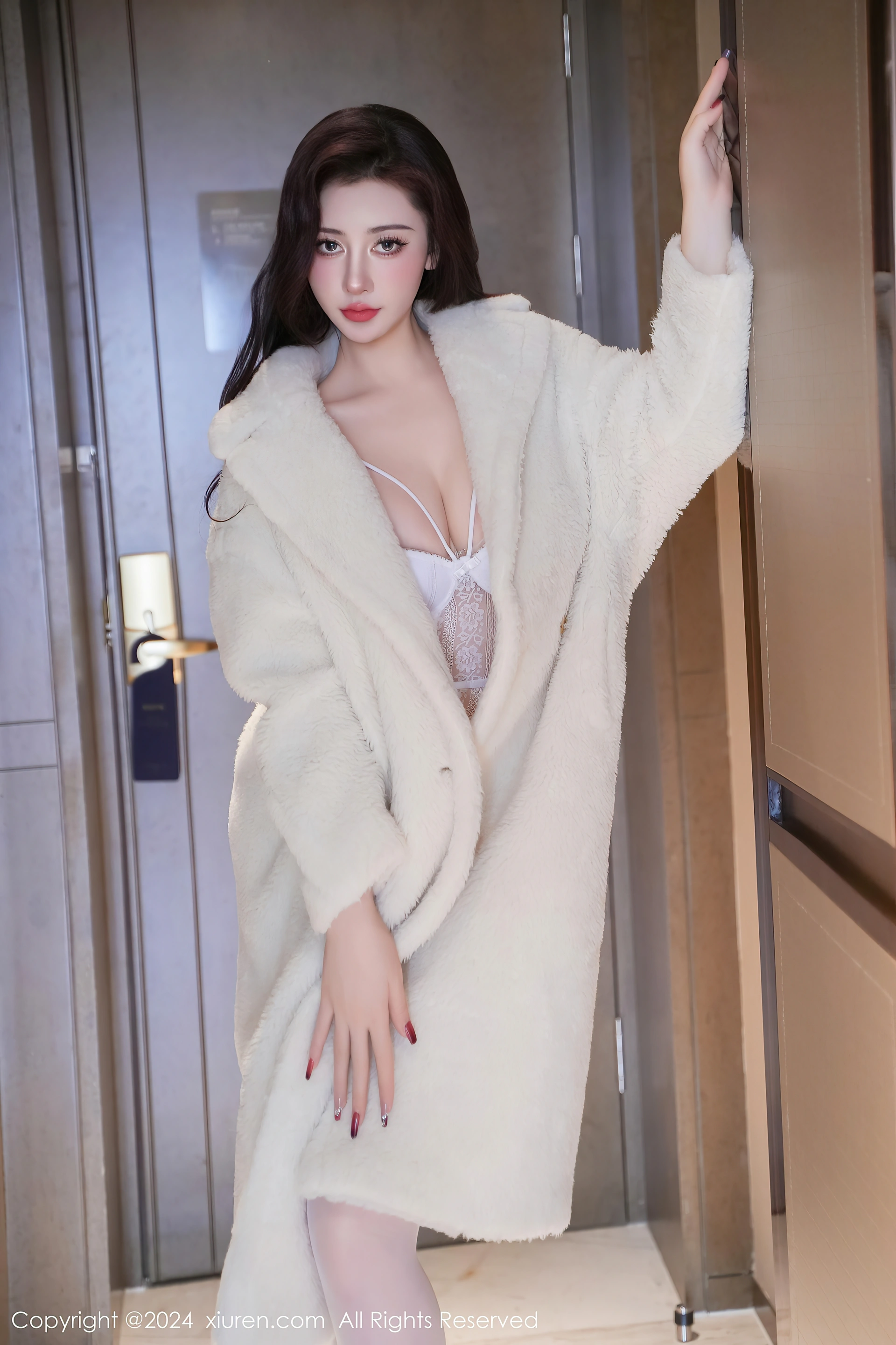 XIUREN秀人网 2024.01.18 NO.7978 蕾蕾醒了没[75+1P／654MB]