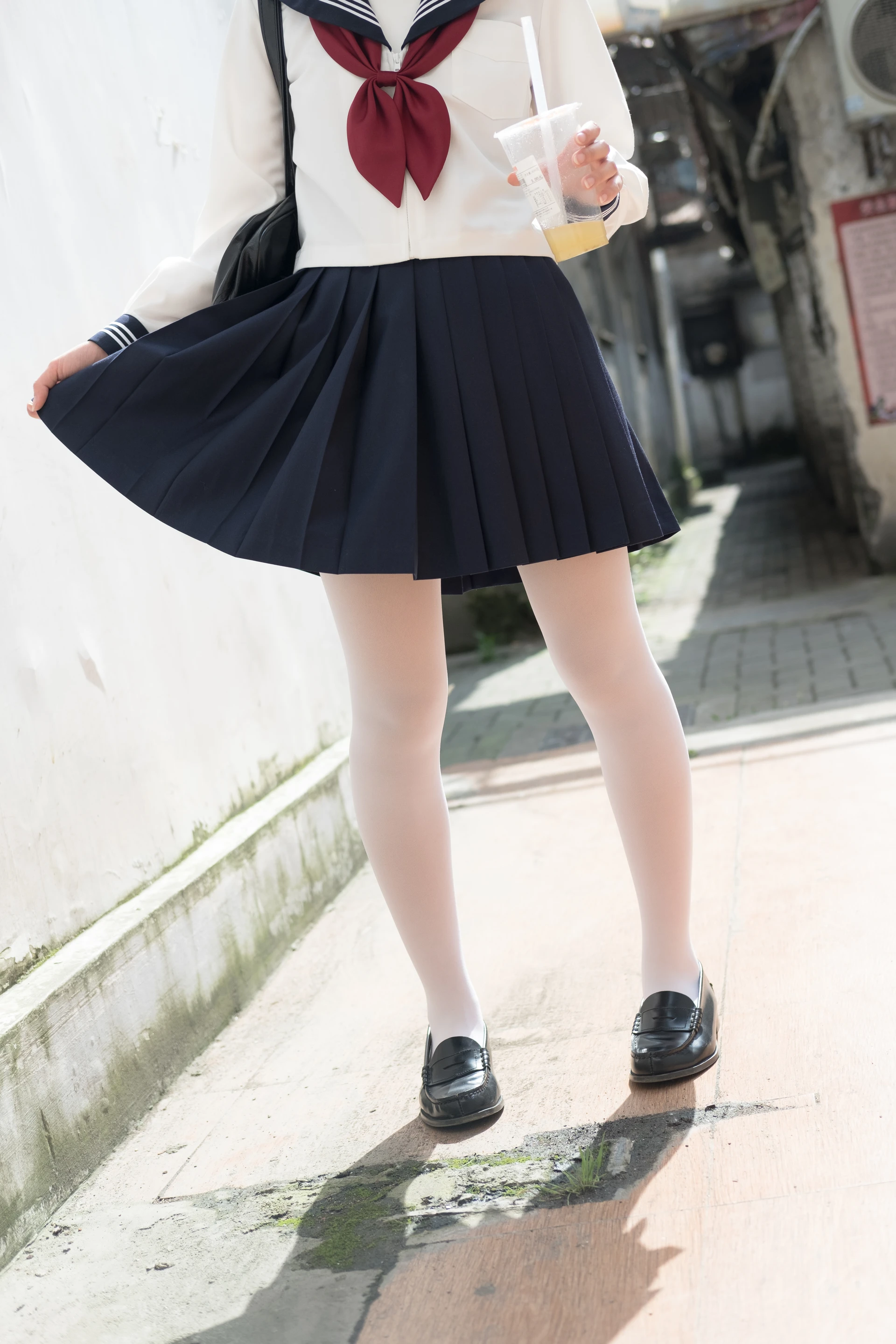 森萝财团 BETA-017 [83P-686M]学生证, 水手服, 白丝, 美腿