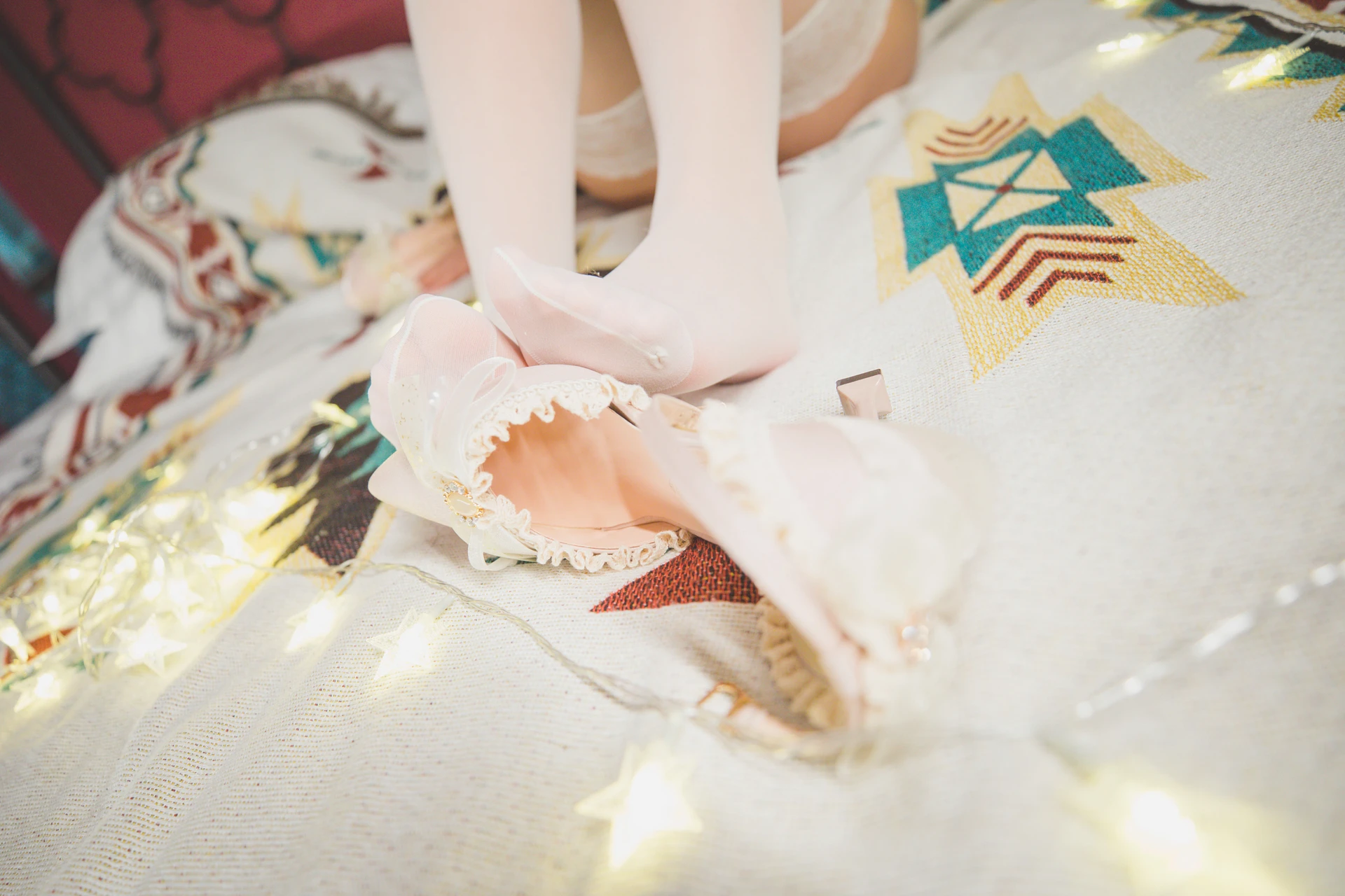 神楽坂真冬 第三季 序号19：《光の囁き 》光の修女 [150P2V-884MB]修女, 内衣, 双马尾, 白丝, 神楽坂真冬, 美腿, 美足, 高跟鞋, 黑丝