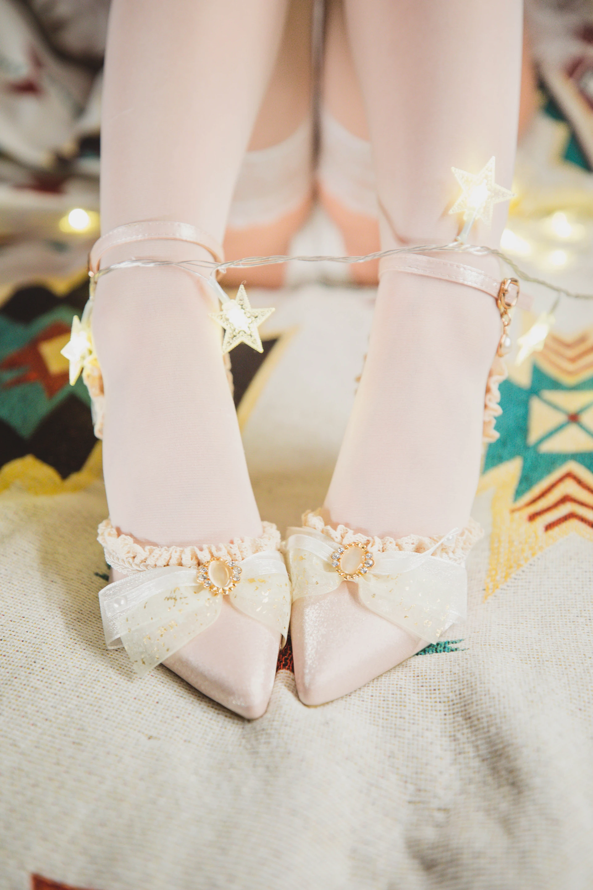 神楽坂真冬 第三季 序号19：《光の囁き 》光の修女 [150P2V-884MB]修女, 内衣, 双马尾, 白丝, 神楽坂真冬, 美腿, 美足, 高跟鞋, 黑丝